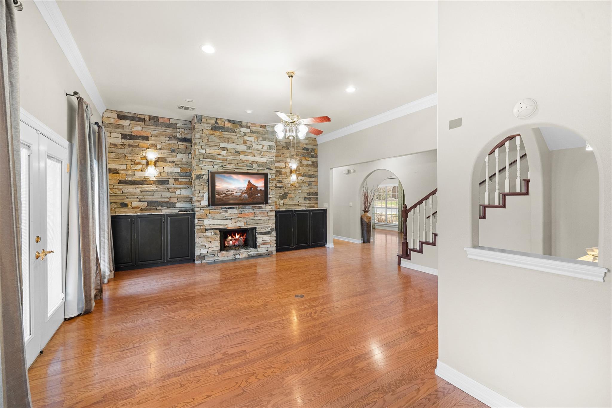 601 Country Club Ct, La Grange, TX 78945