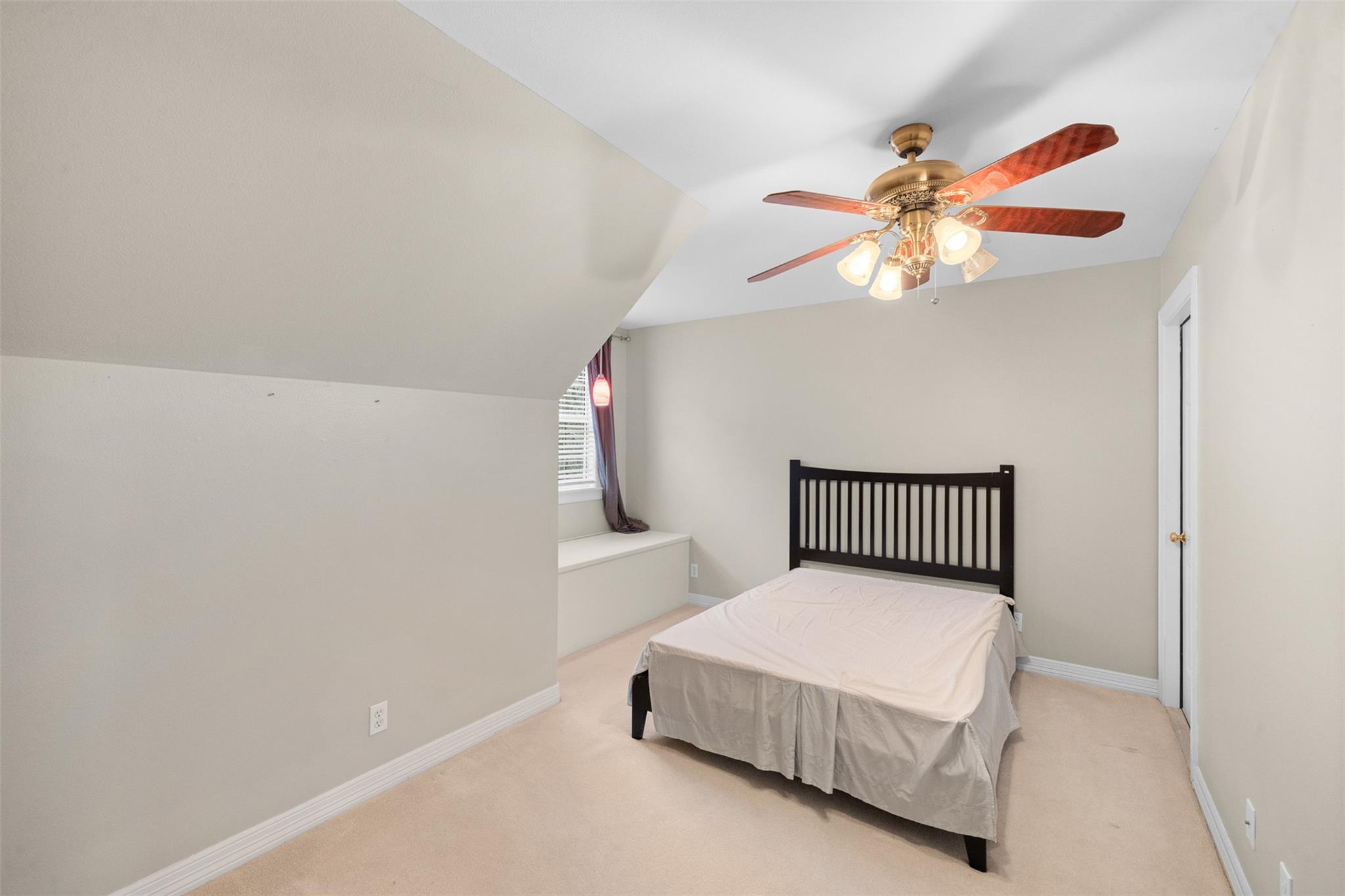 601 Country Club Ct, La Grange, TX 78945