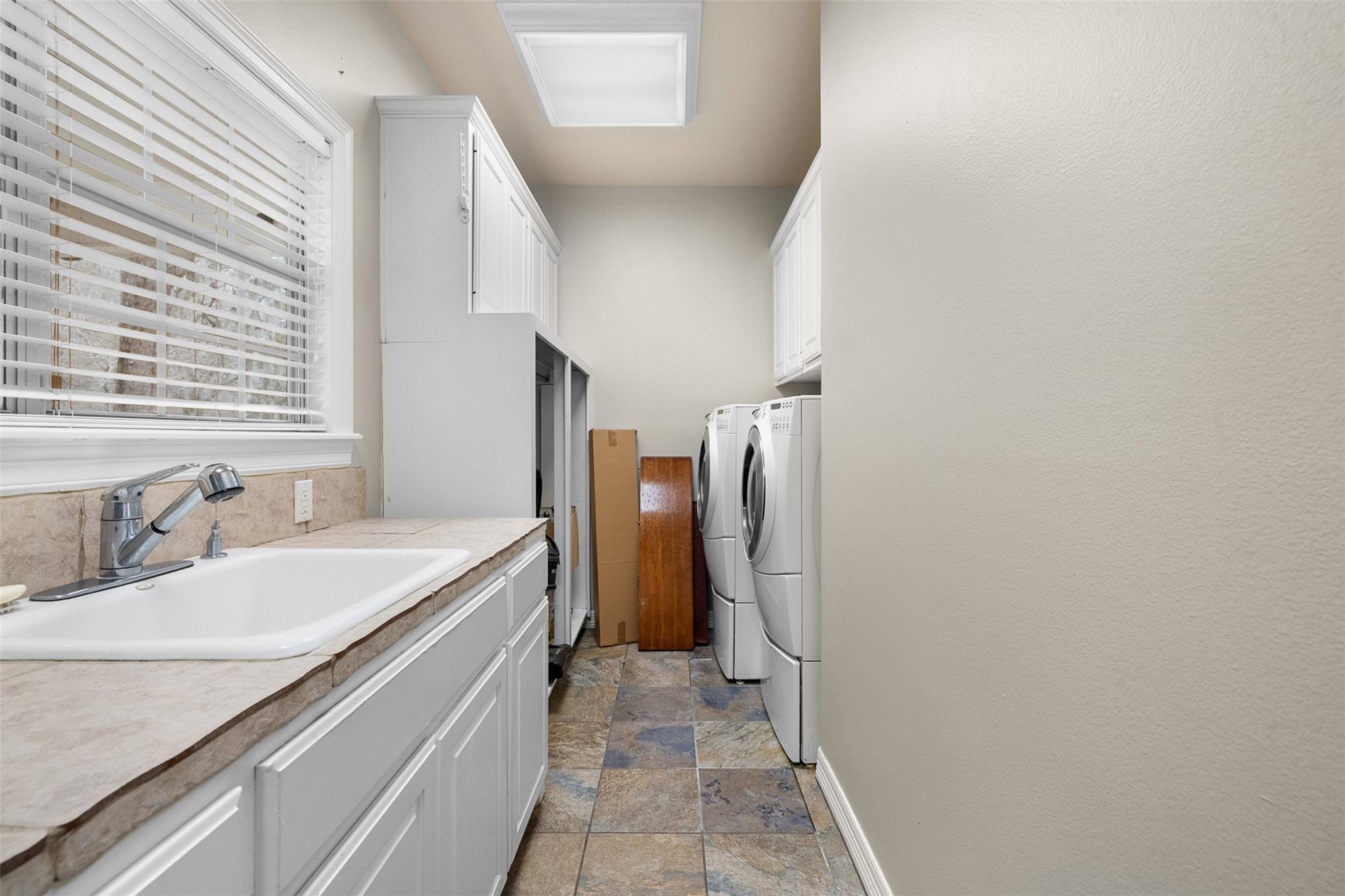 601 Country Club Ct, La Grange, TX 78945