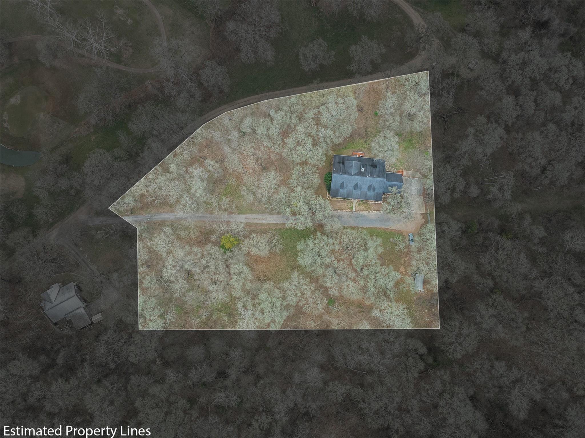 601 Country Club Ct, La Grange, TX 78945