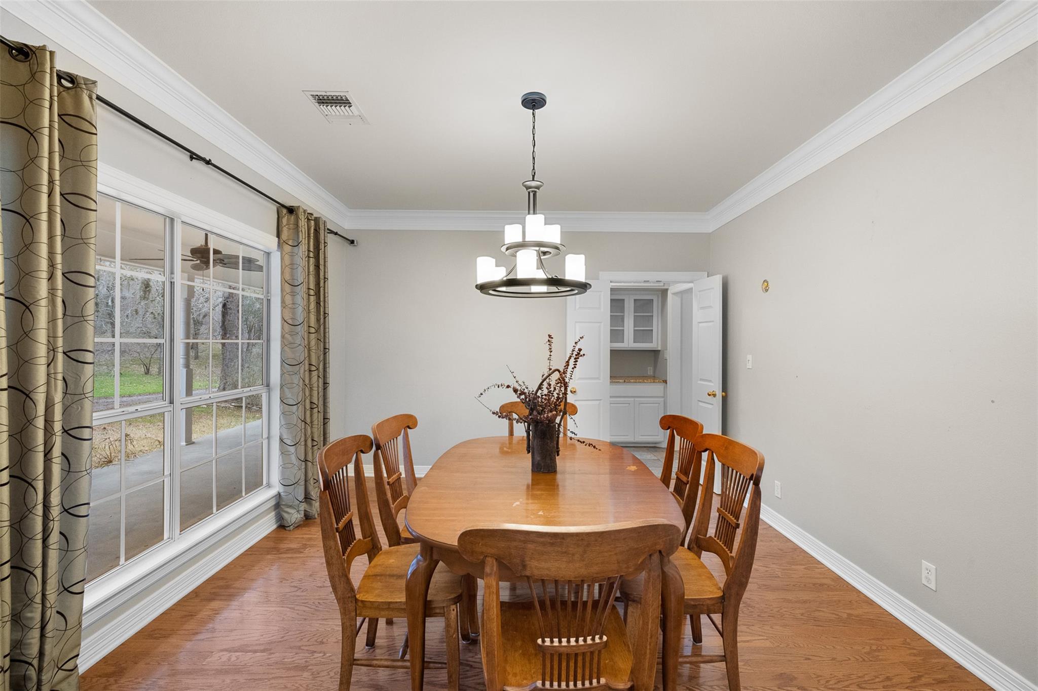 601 Country Club Ct, La Grange, TX 78945