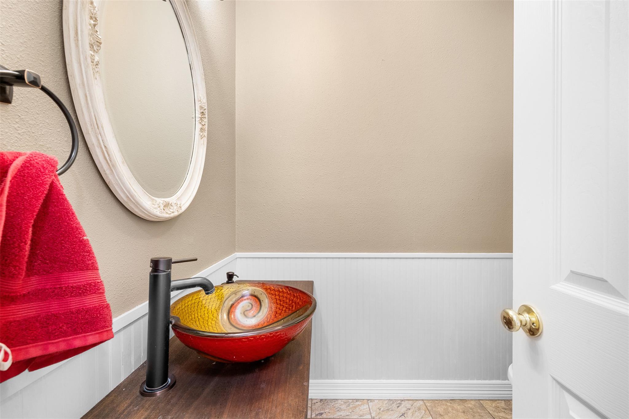 601 Country Club Ct, La Grange, TX 78945