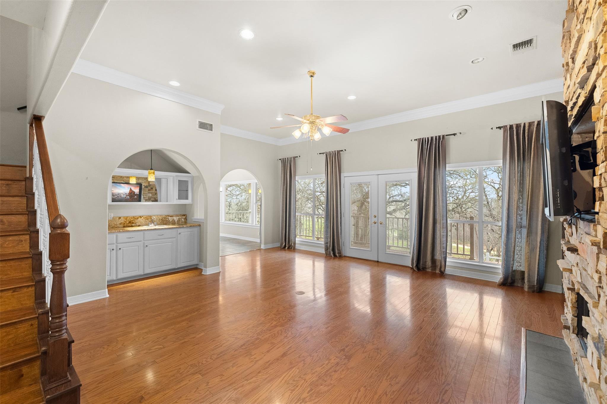 601 Country Club Ct, La Grange, TX 78945