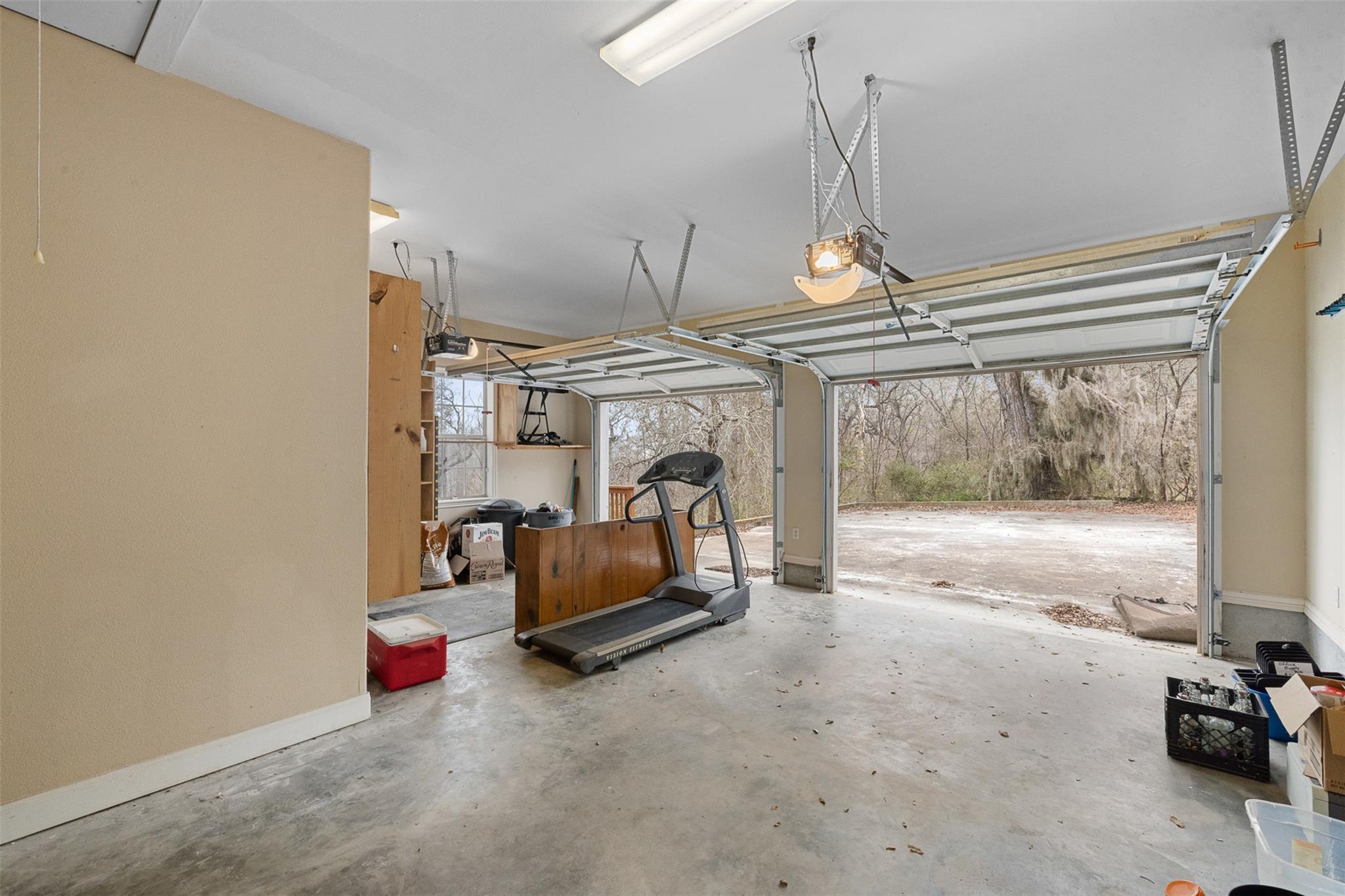 601 Country Club Ct, La Grange, TX 78945