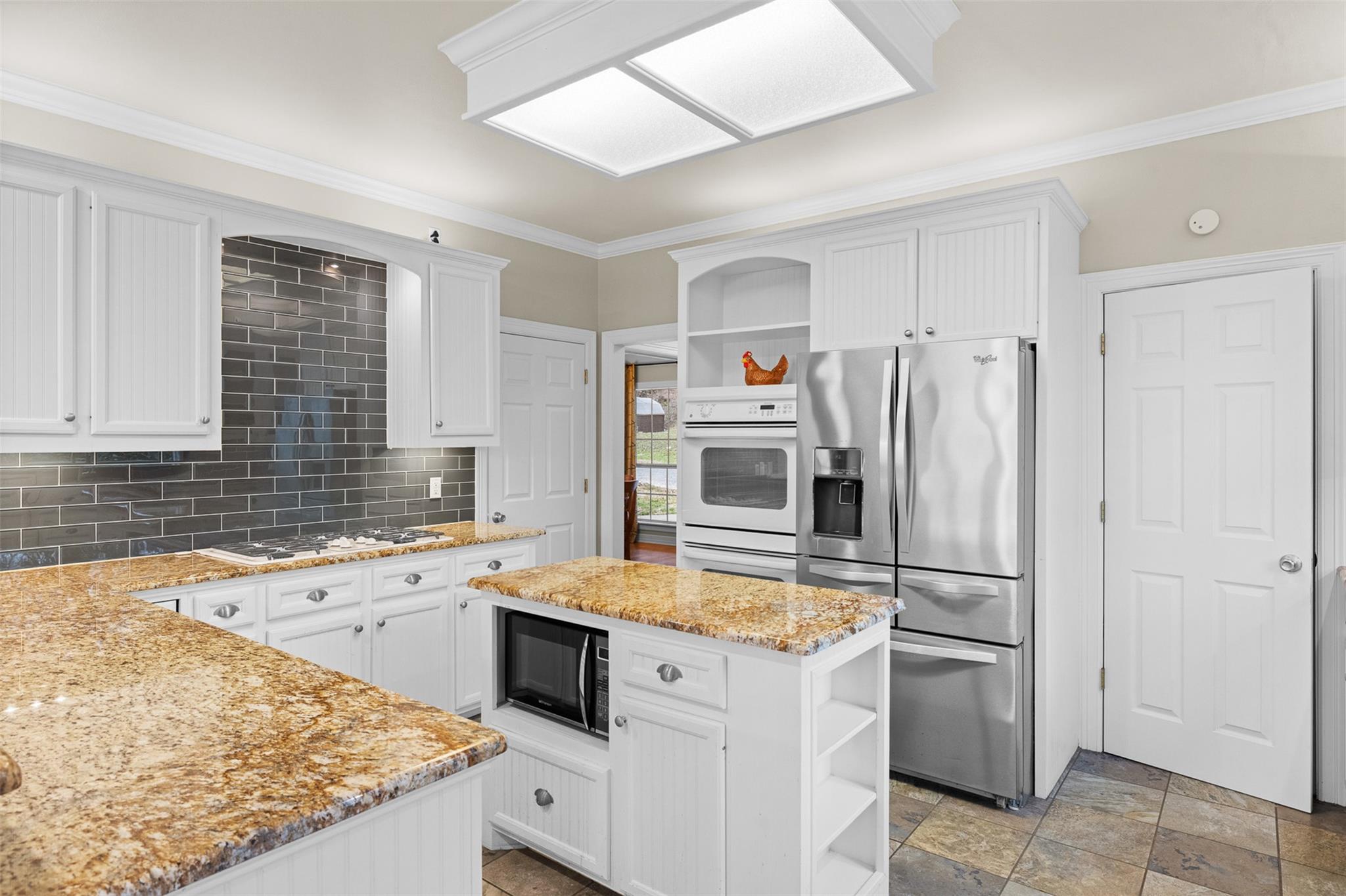 601 Country Club Ct, La Grange, TX 78945