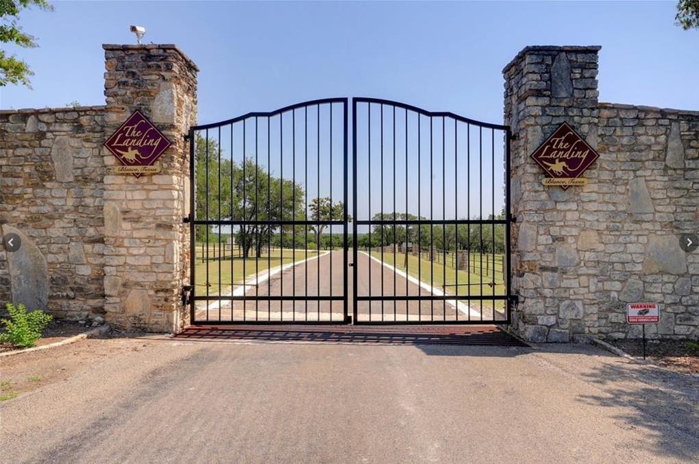 920 Crosswind Dr, Blanco, TX 78606