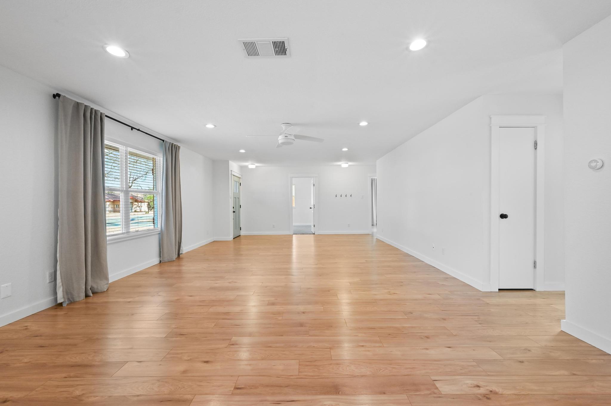 808 Vogel Dr, Lockhart, TX 78644