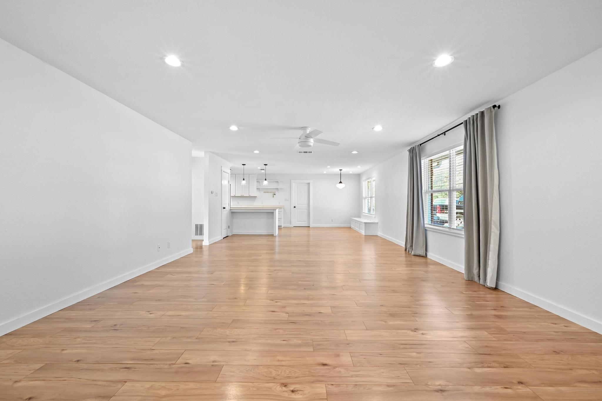 808 Vogel Dr, Lockhart, TX 78644