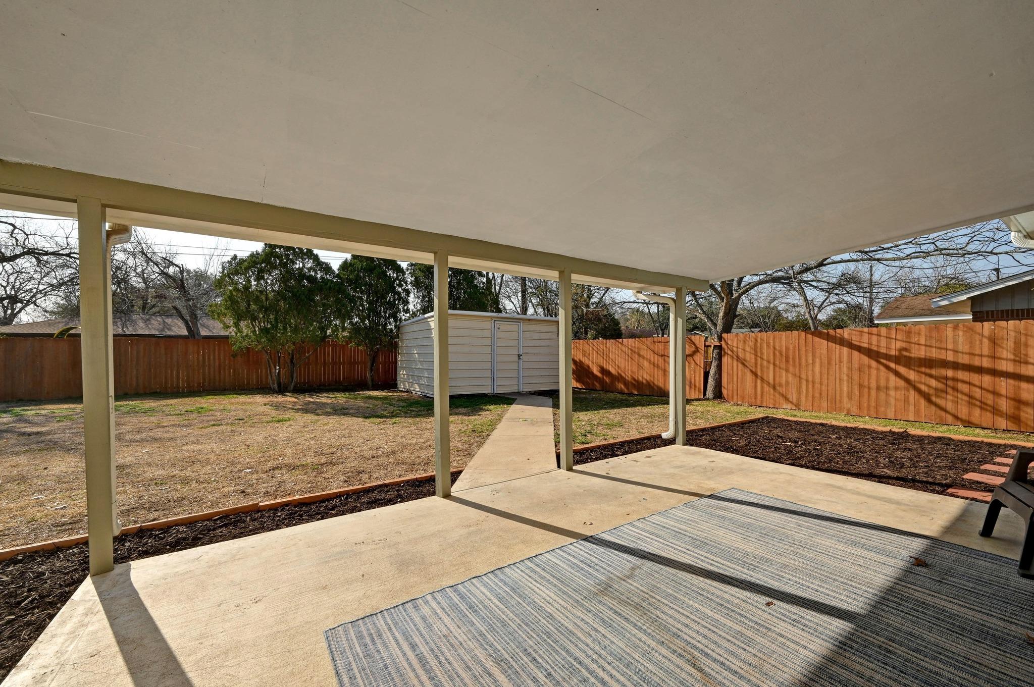 808 Vogel Dr, Lockhart, TX 78644