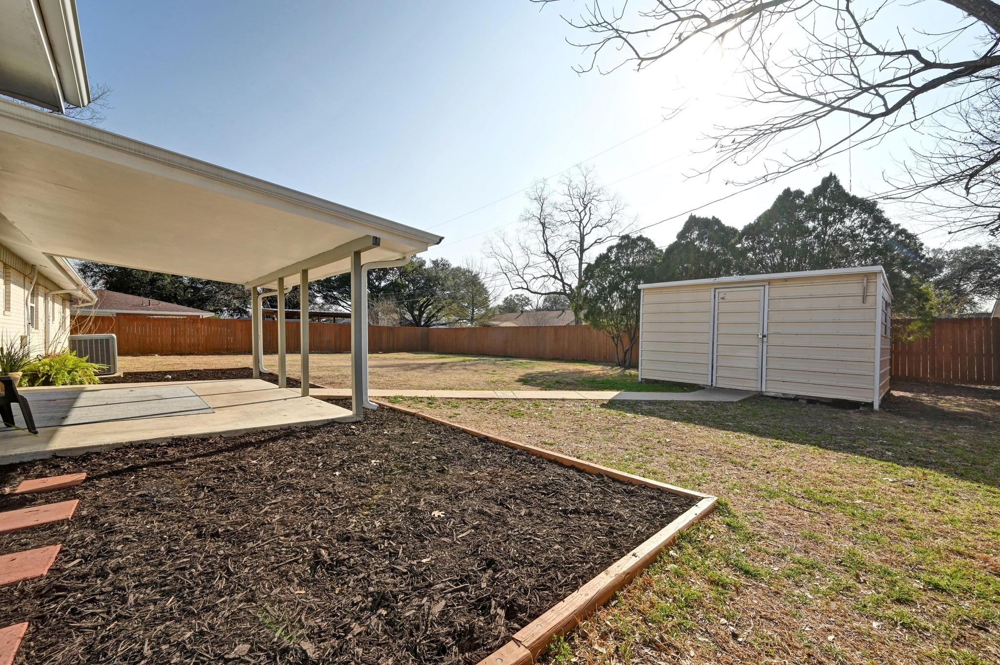 808 Vogel Dr, Lockhart, TX 78644