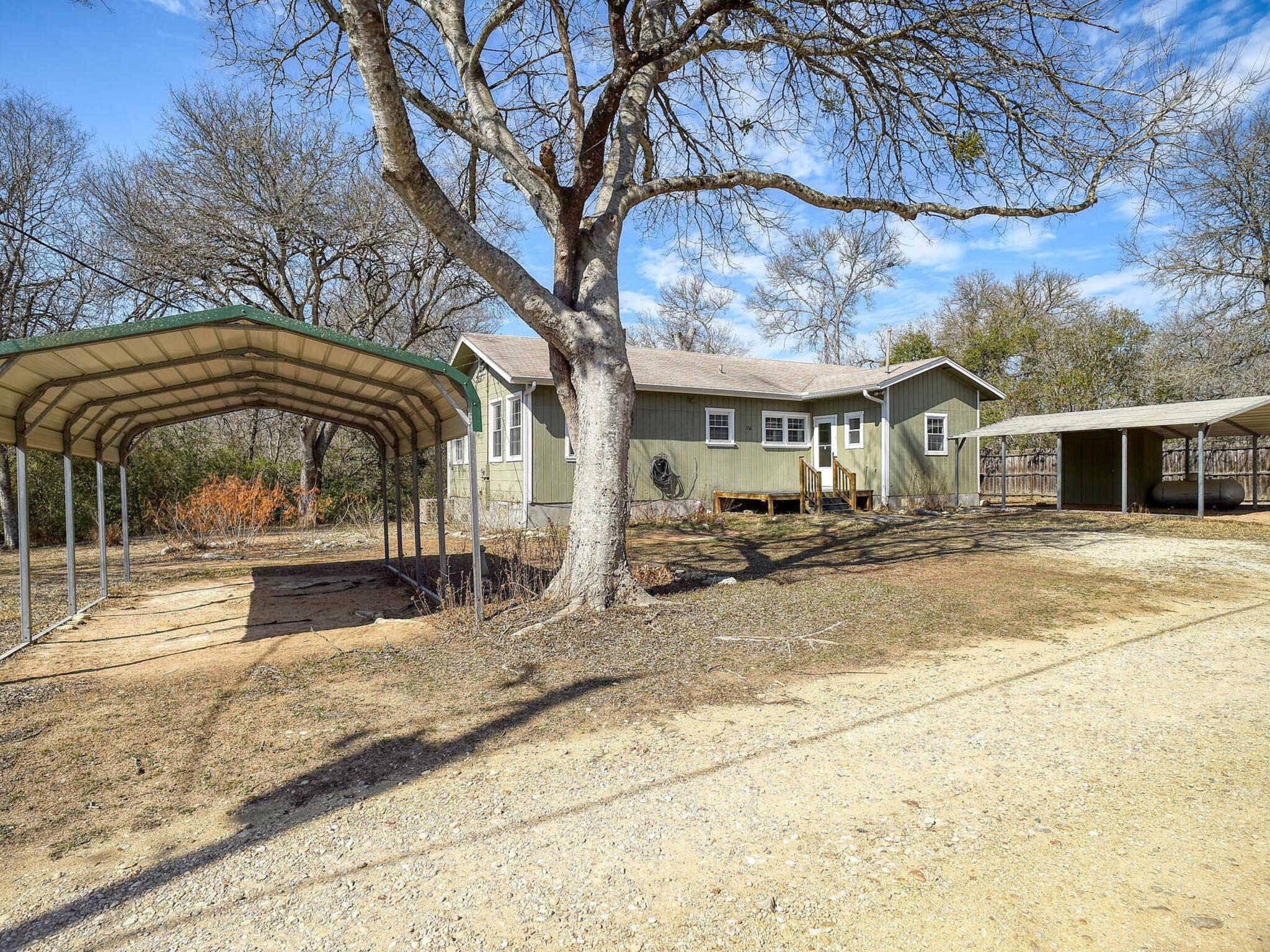 156 Clover Rd, Cedar Creek, TX 78612