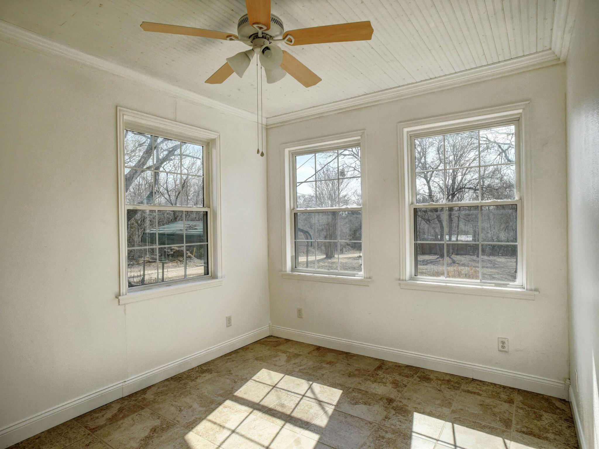 156 Clover Rd, Cedar Creek, TX 78612