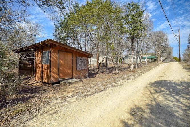 156 Clover Rd, Cedar Creek, TX 78612