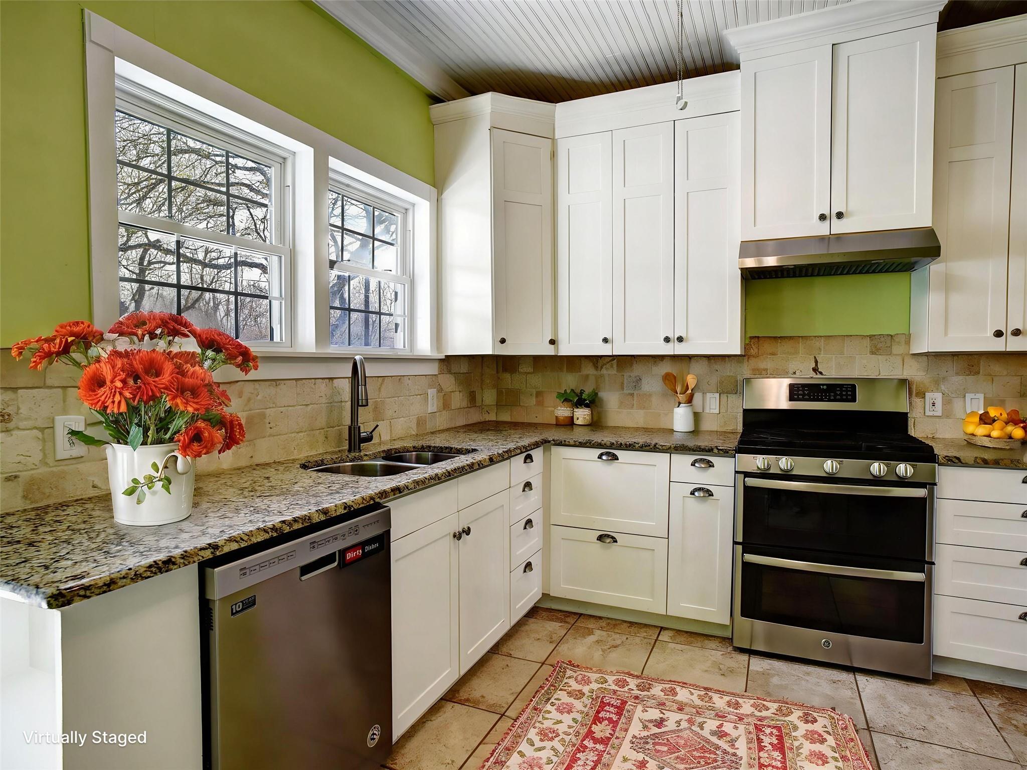 156 Clover Rd, Cedar Creek, TX 78612