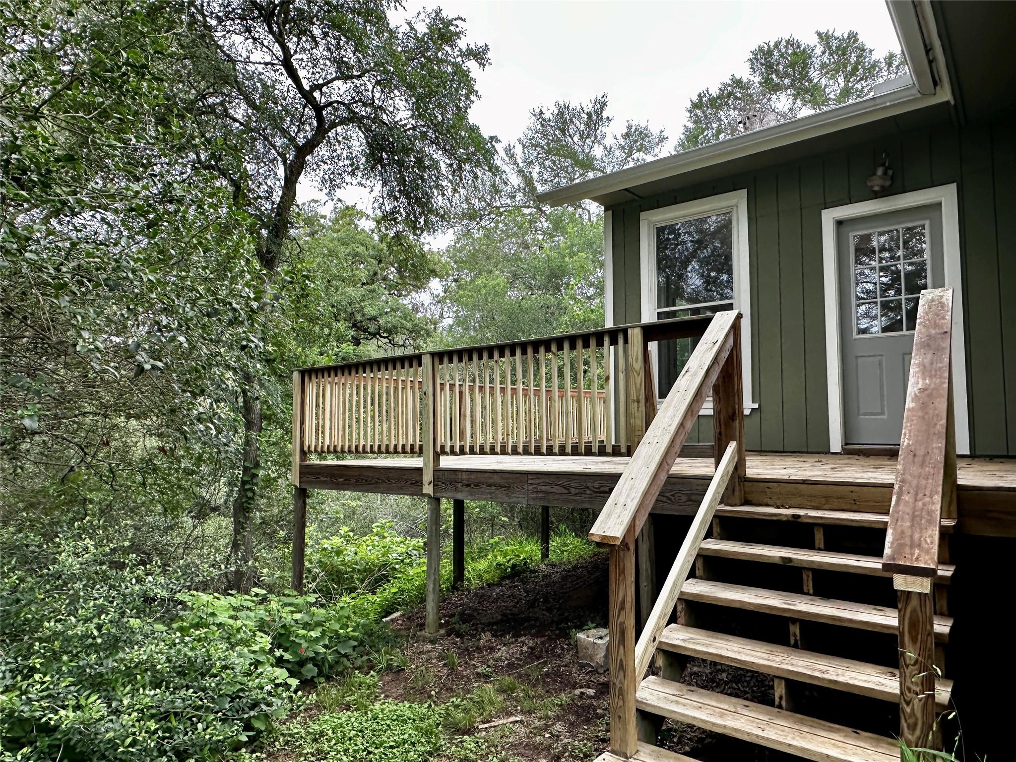 156 Clover Rd, Cedar Creek, TX 78612