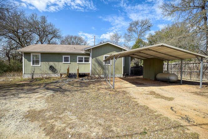 156 Clover Rd, Cedar Creek, TX 78612
