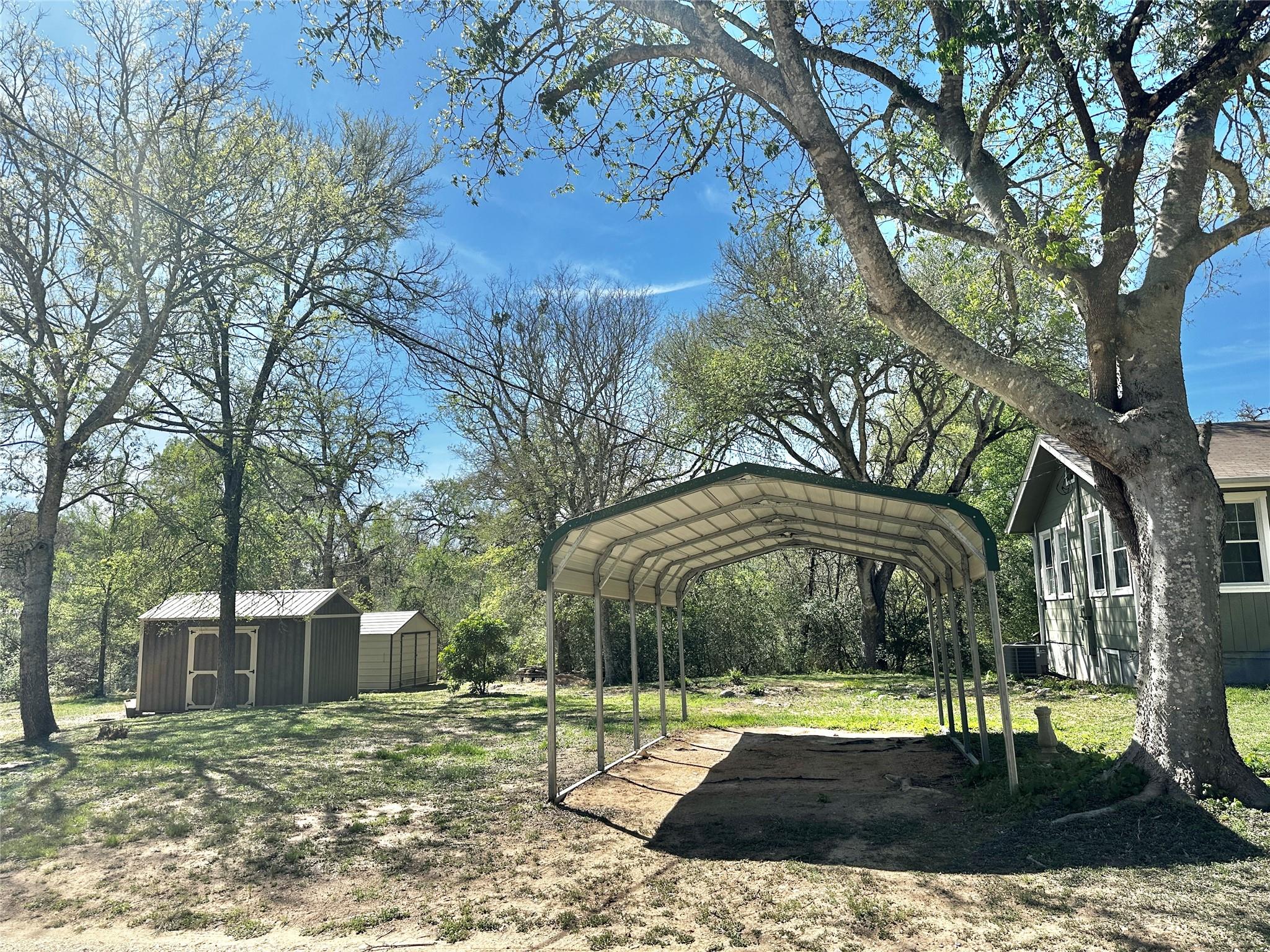 156 Clover Rd, Cedar Creek, TX 78612