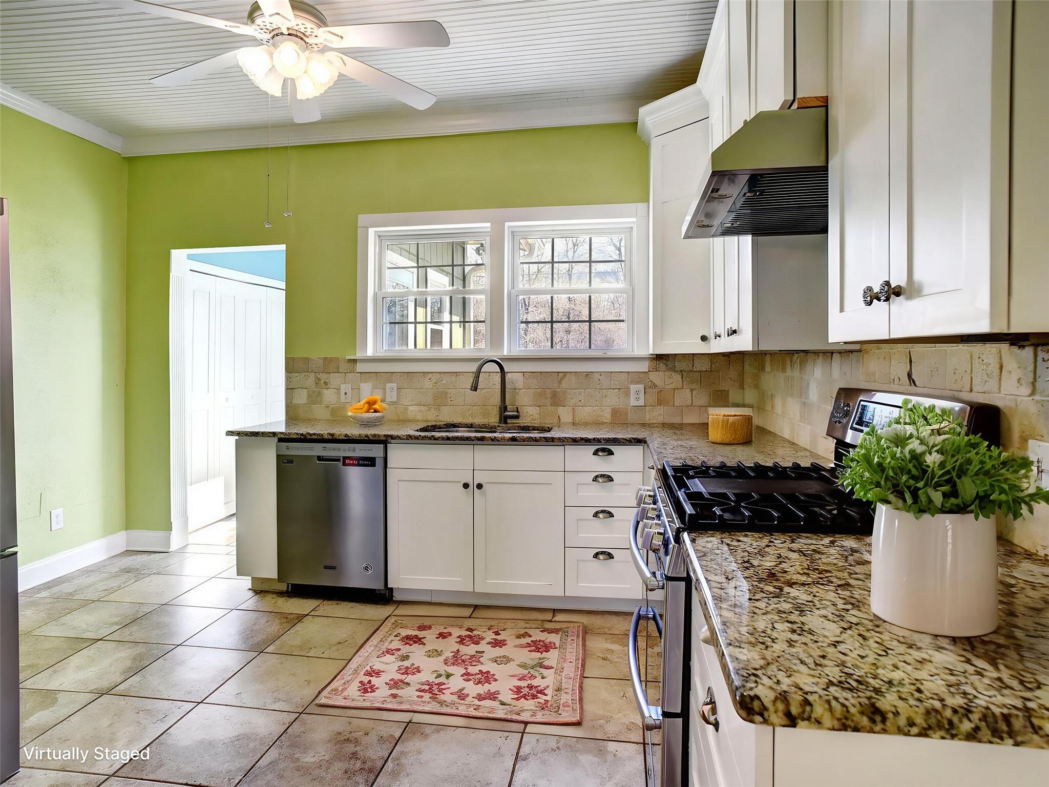 156 Clover Rd, Cedar Creek, TX 78612