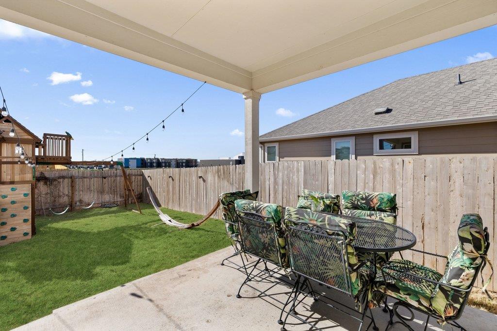 150 Seattle Slew Dr, Jarrell, TX 76537