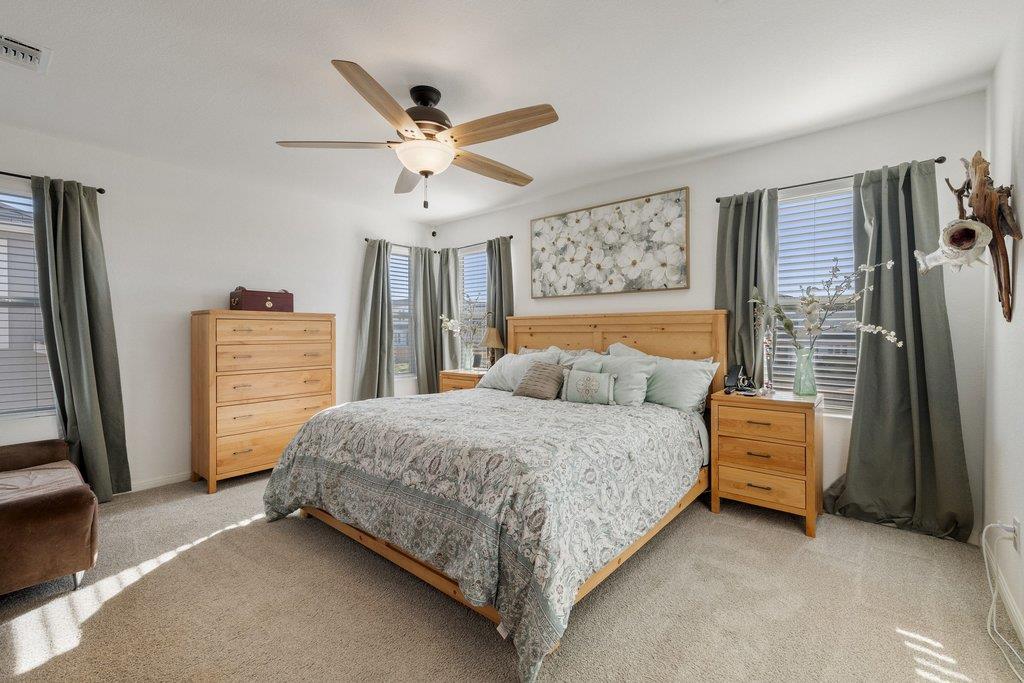 150 Seattle Slew Dr, Jarrell, TX 76537