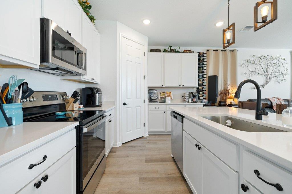 150 Seattle Slew Dr, Jarrell, TX 76537