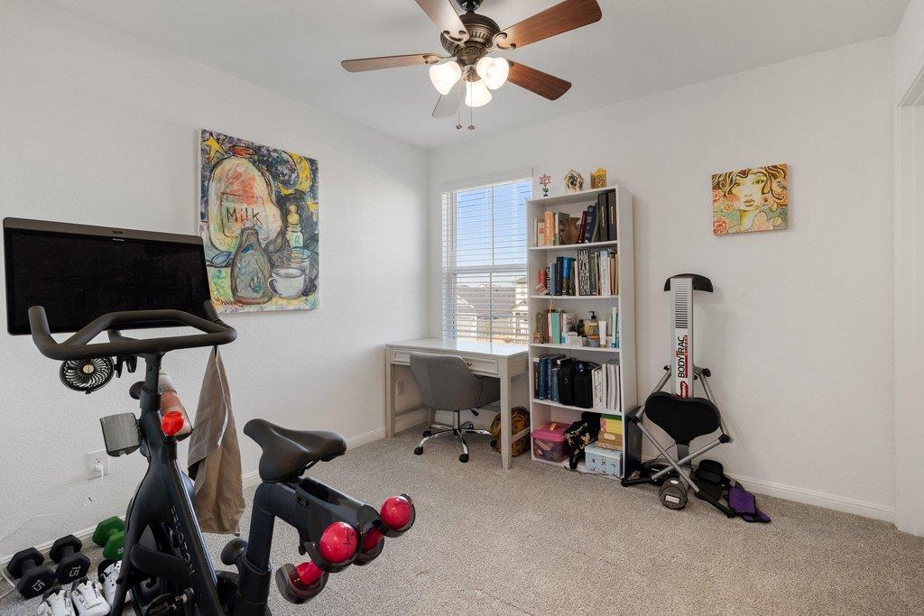 150 Seattle Slew Dr, Jarrell, TX 76537