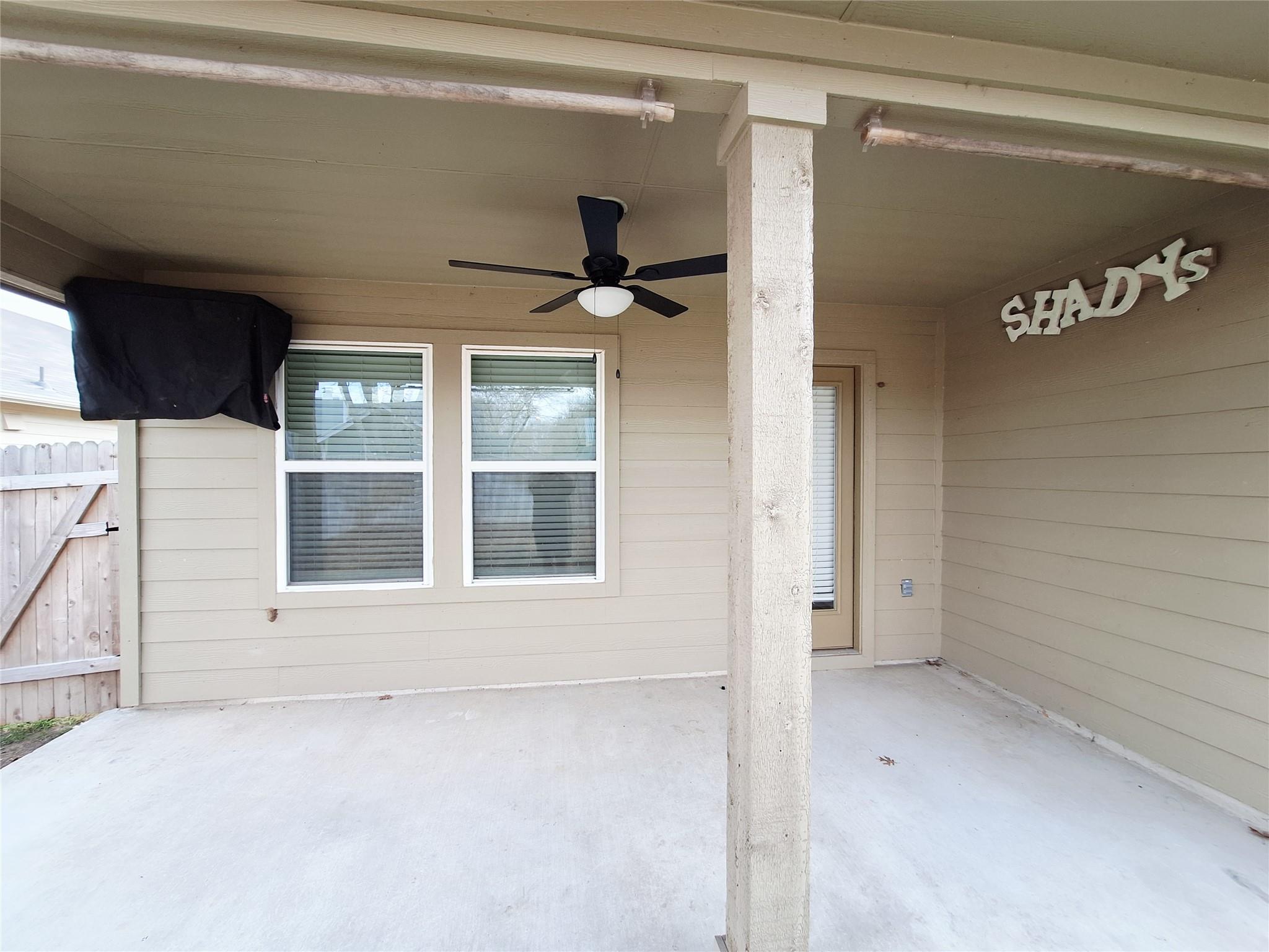 1327 Camden Ln Ln, Lockhart, TX 78644