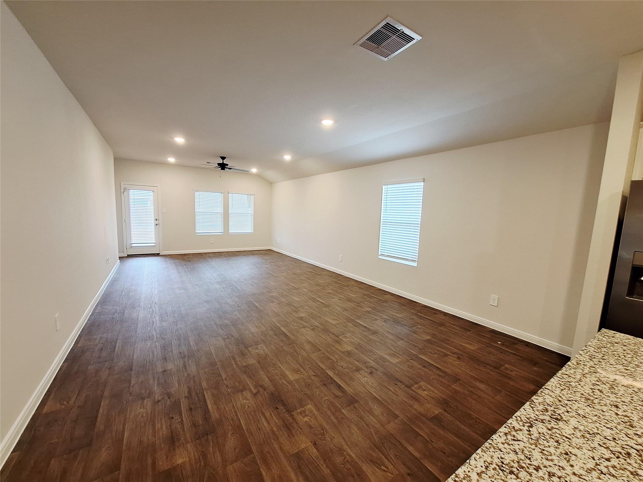 1327 Camden Ln Ln, Lockhart, TX 78644