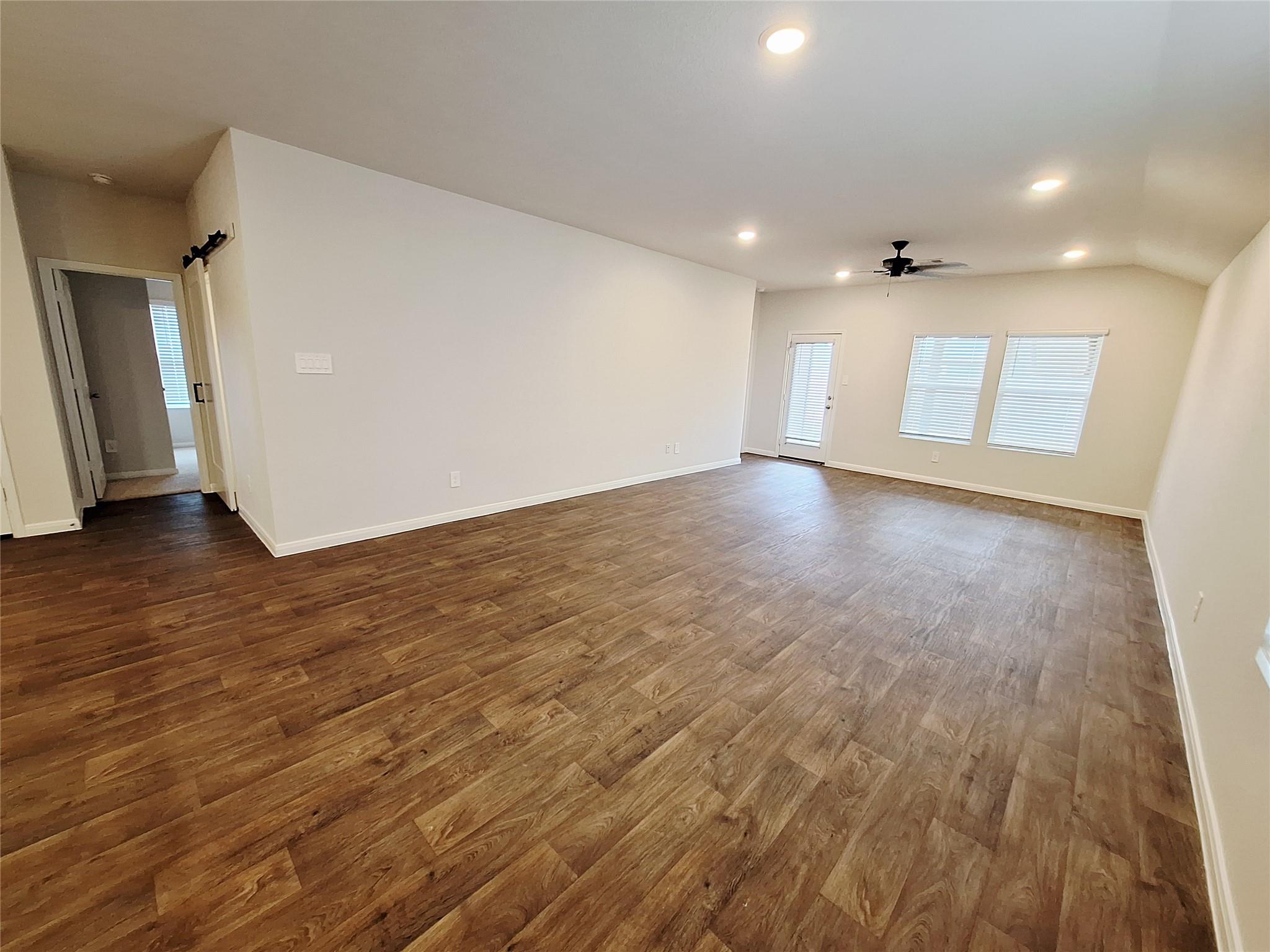 1327 Camden Ln Ln, Lockhart, TX 78644