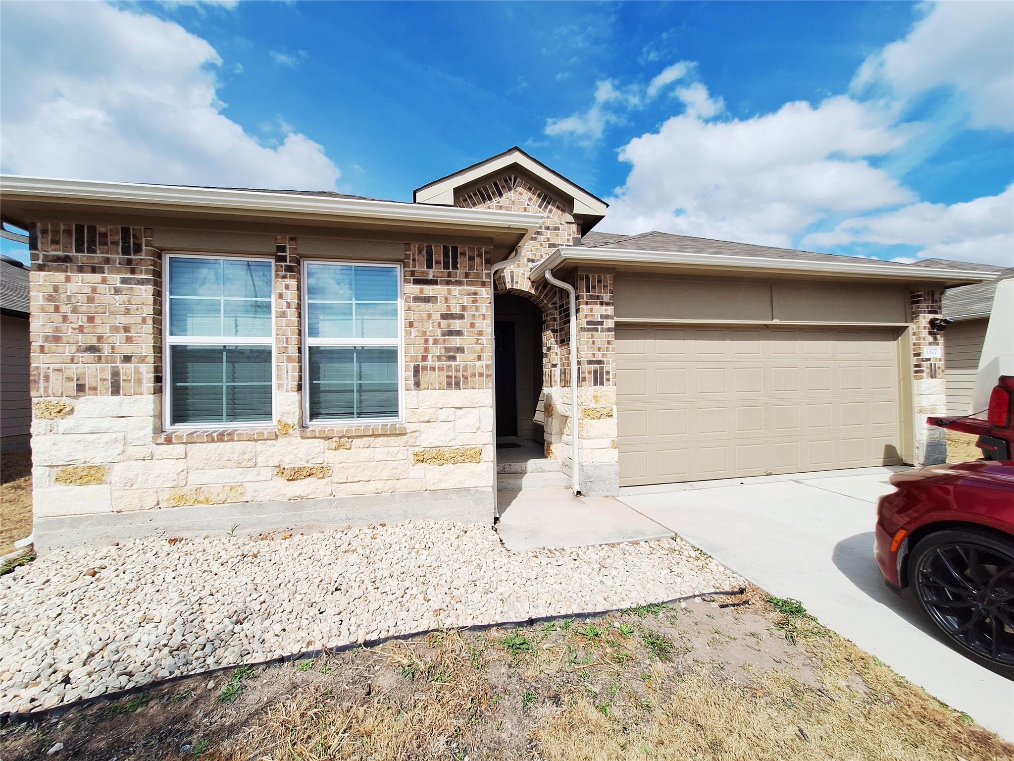 1327 Camden Ln Ln, Lockhart, TX 78644