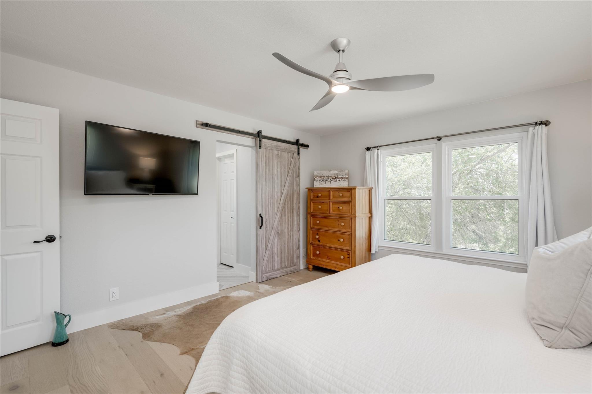 1805 Spring Valley Dr, Dripping Springs, TX 78620