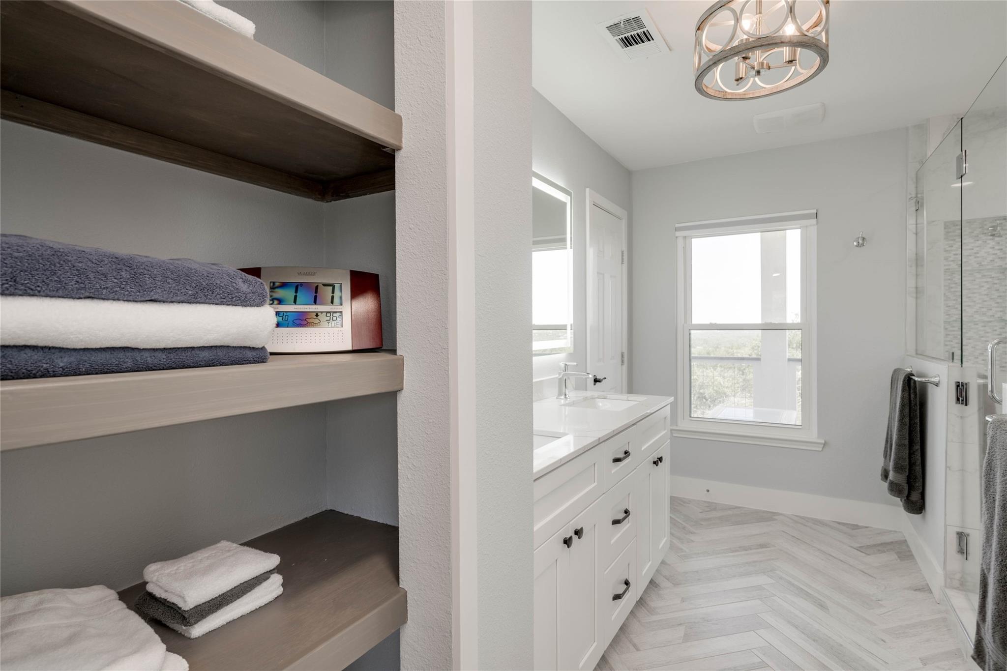 1805 Spring Valley Dr, Dripping Springs, TX 78620