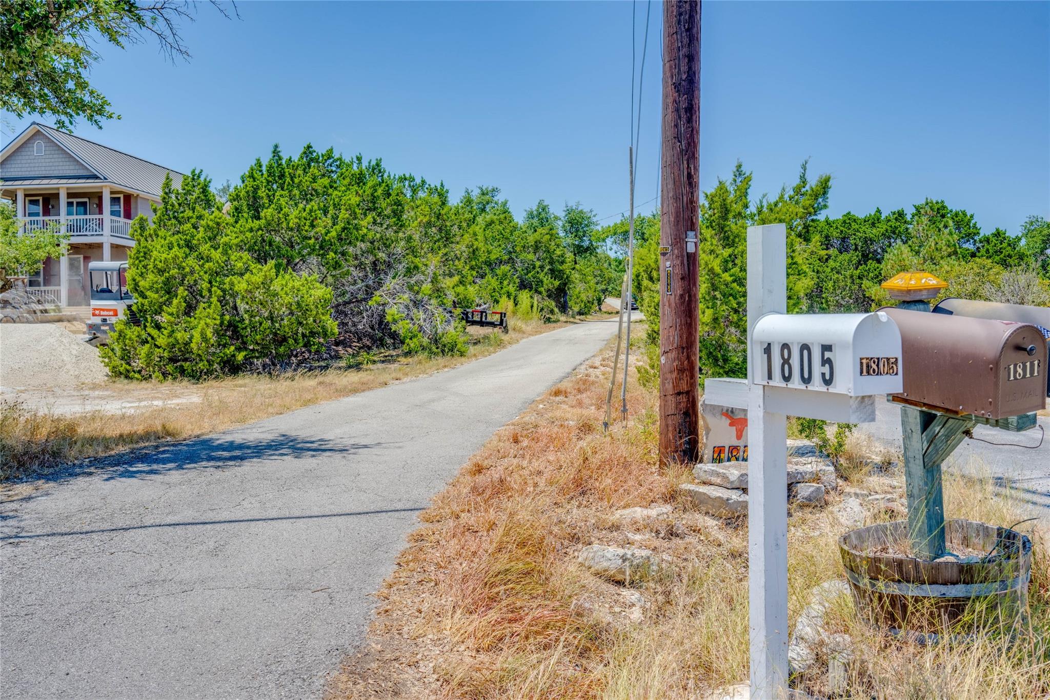 1805 Spring Valley Dr, Dripping Springs, TX 78620
