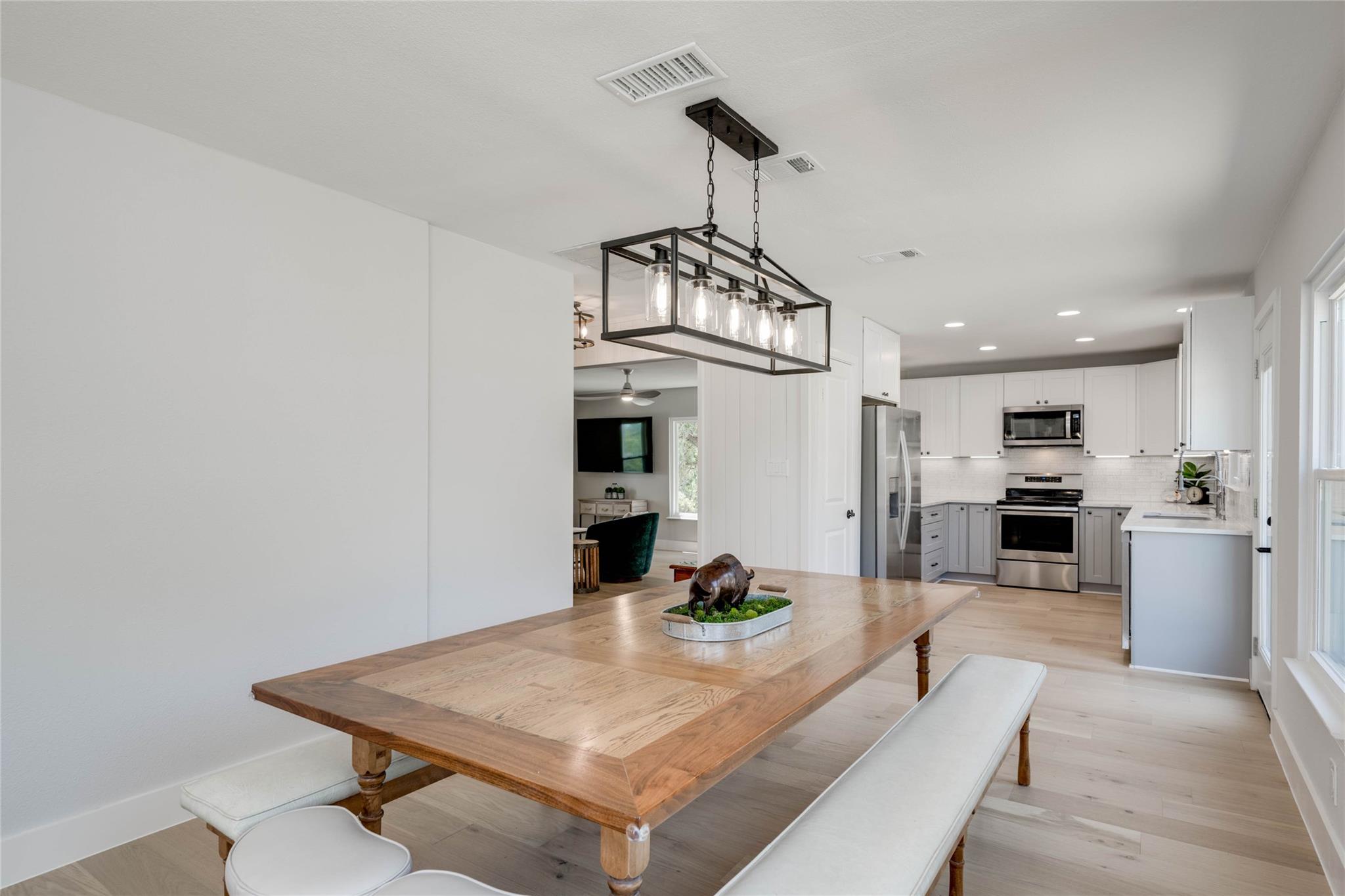 1805 Spring Valley Dr, Dripping Springs, TX 78620