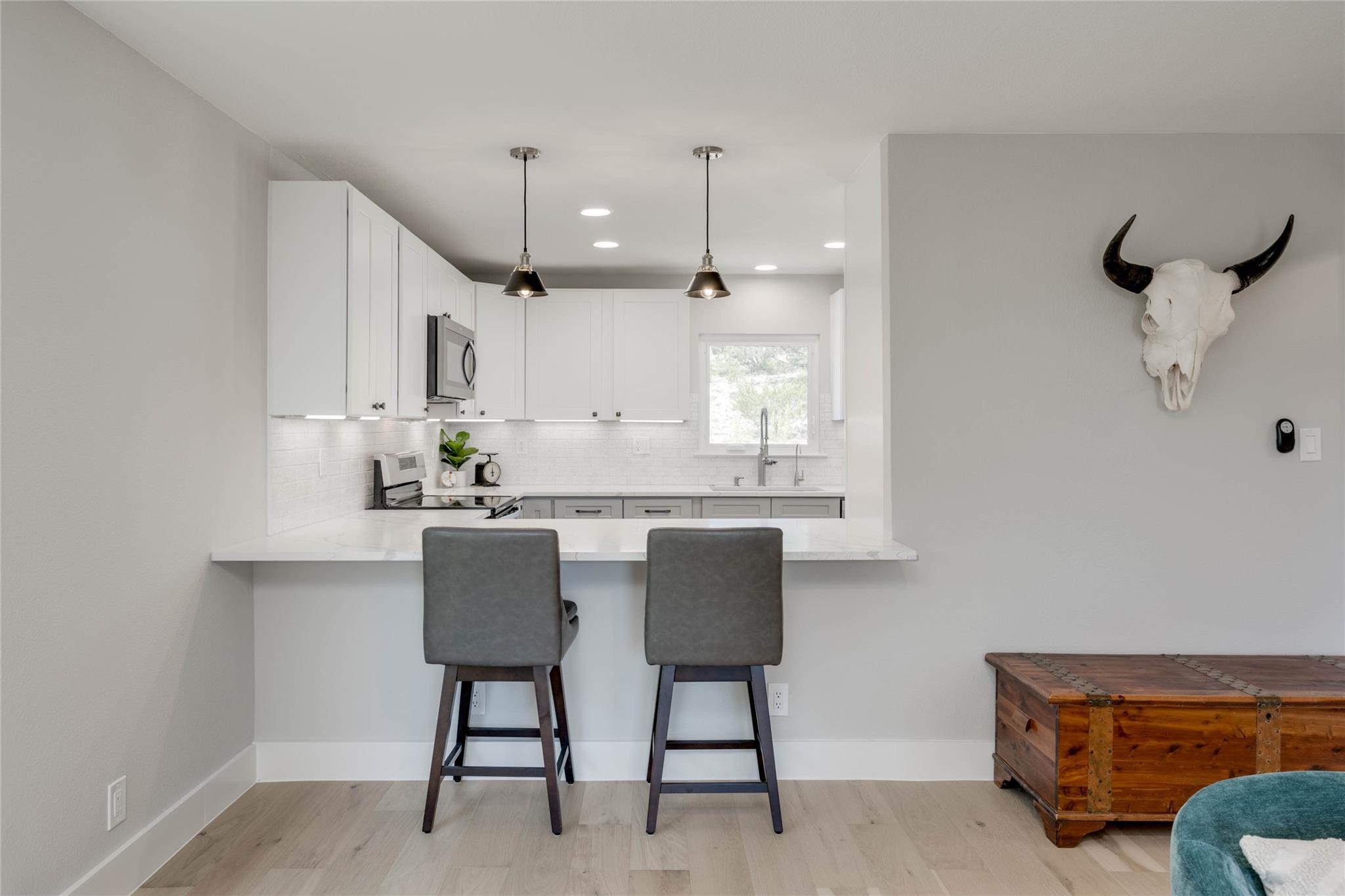 1805 Spring Valley Dr, Dripping Springs, TX 78620