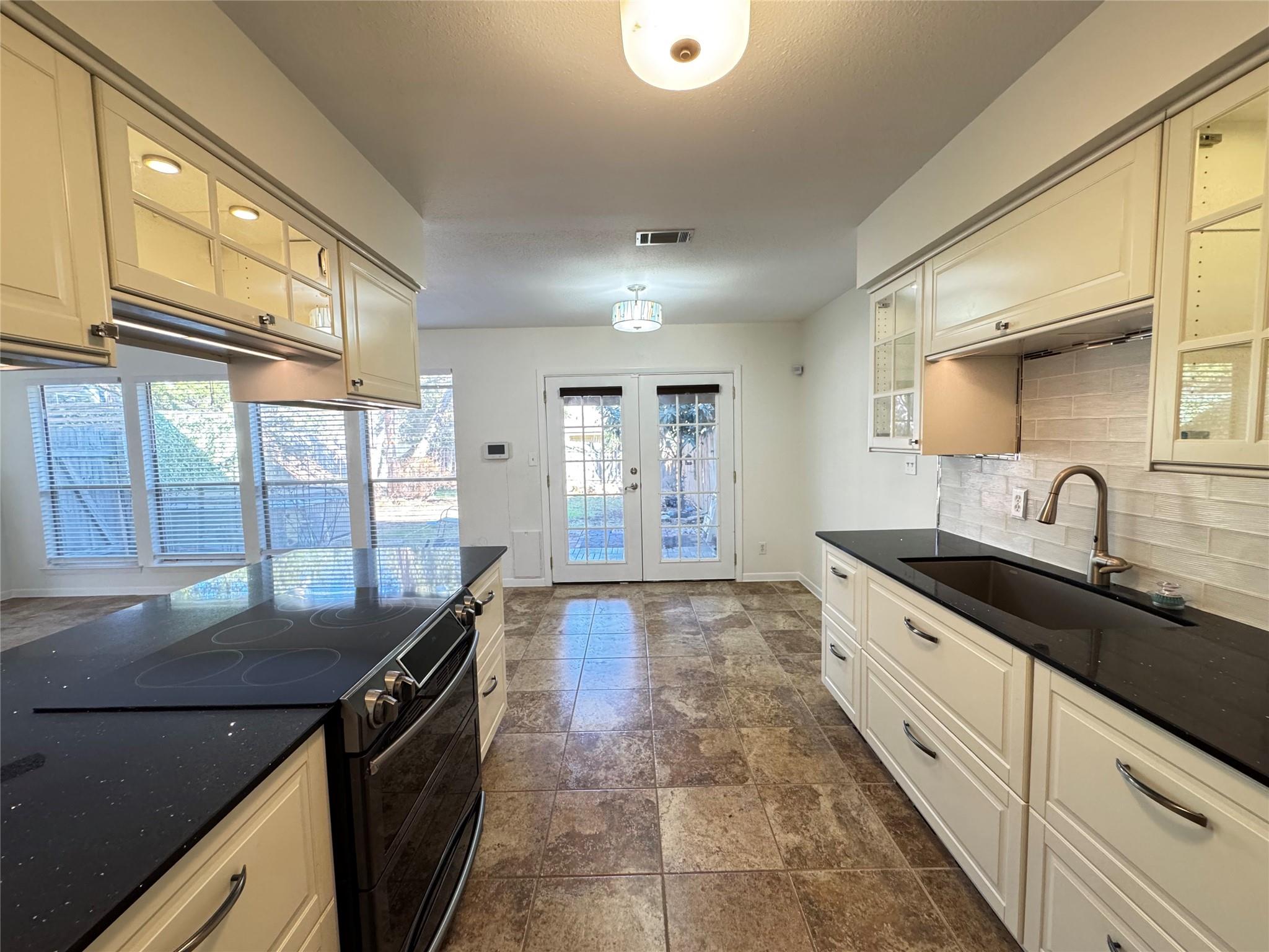 221 Stowaway Cv # A, Lakeway, TX 78734