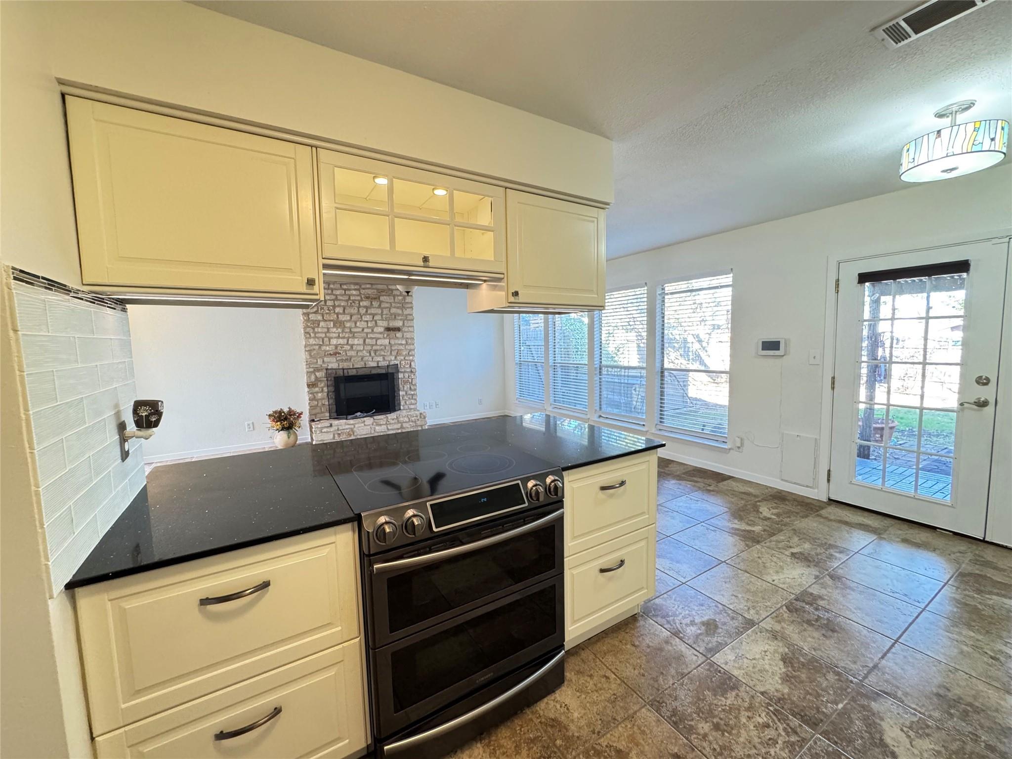 221 Stowaway Cv # A, Lakeway, TX 78734