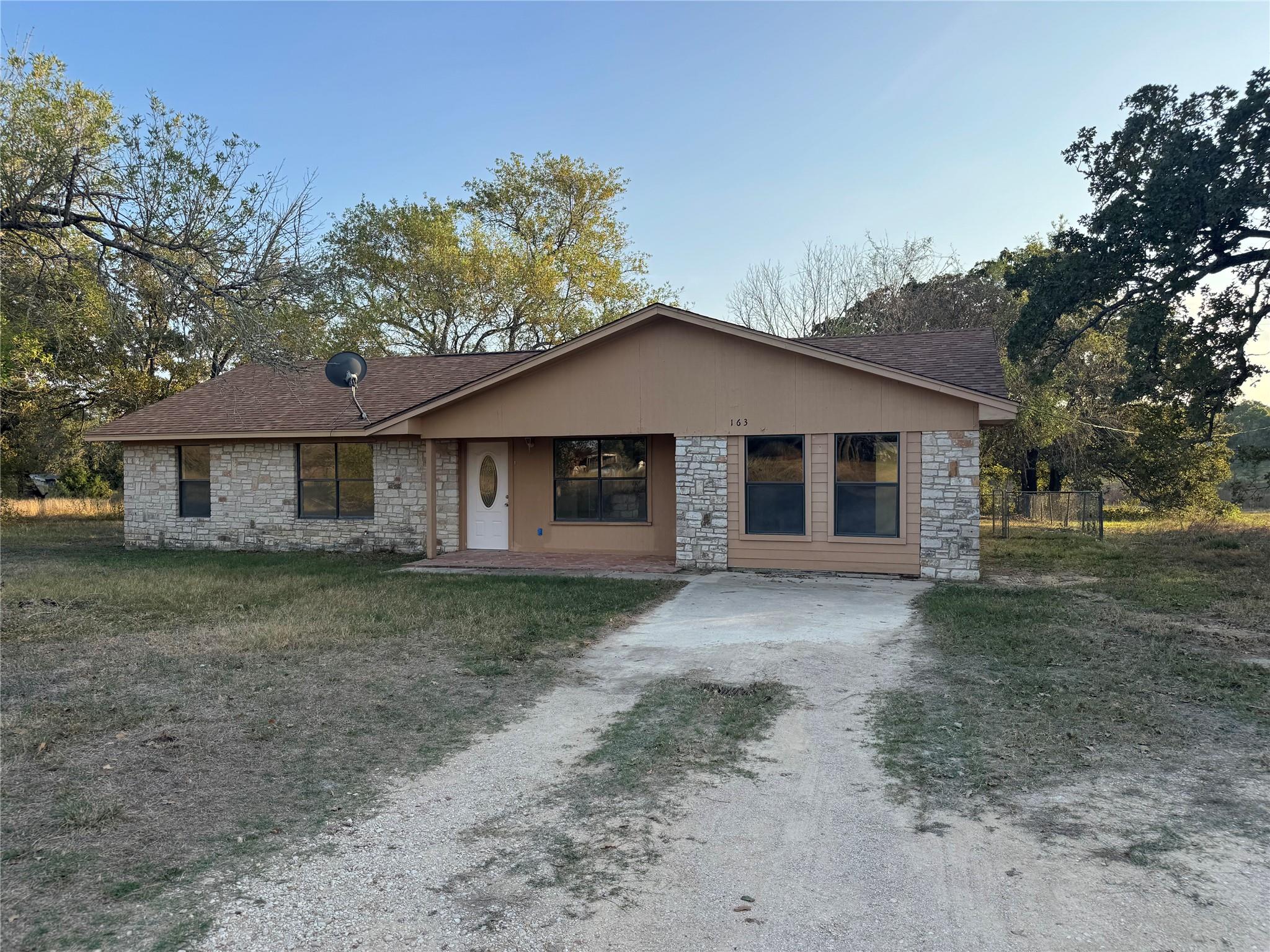 163 Robinson Rd, Lockhart, TX 78644
