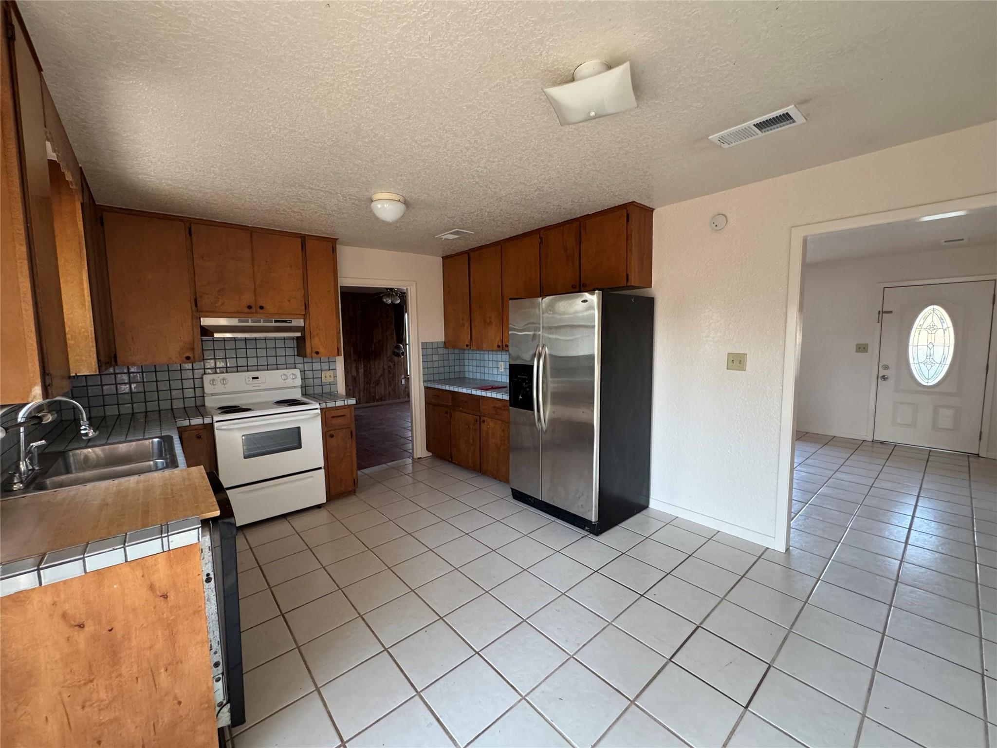 163 Robinson Rd, Lockhart, TX 78644