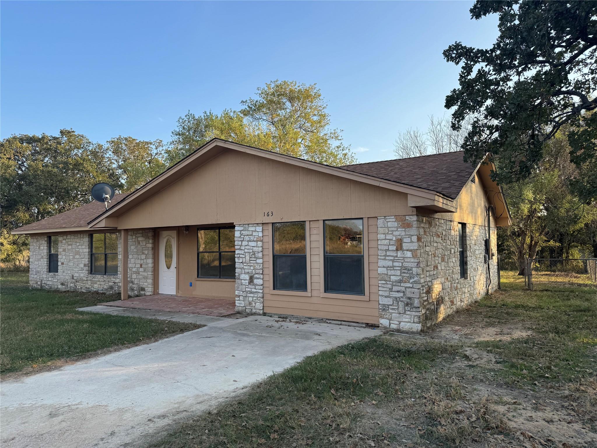 163 Robinson Rd, Lockhart, TX 78644