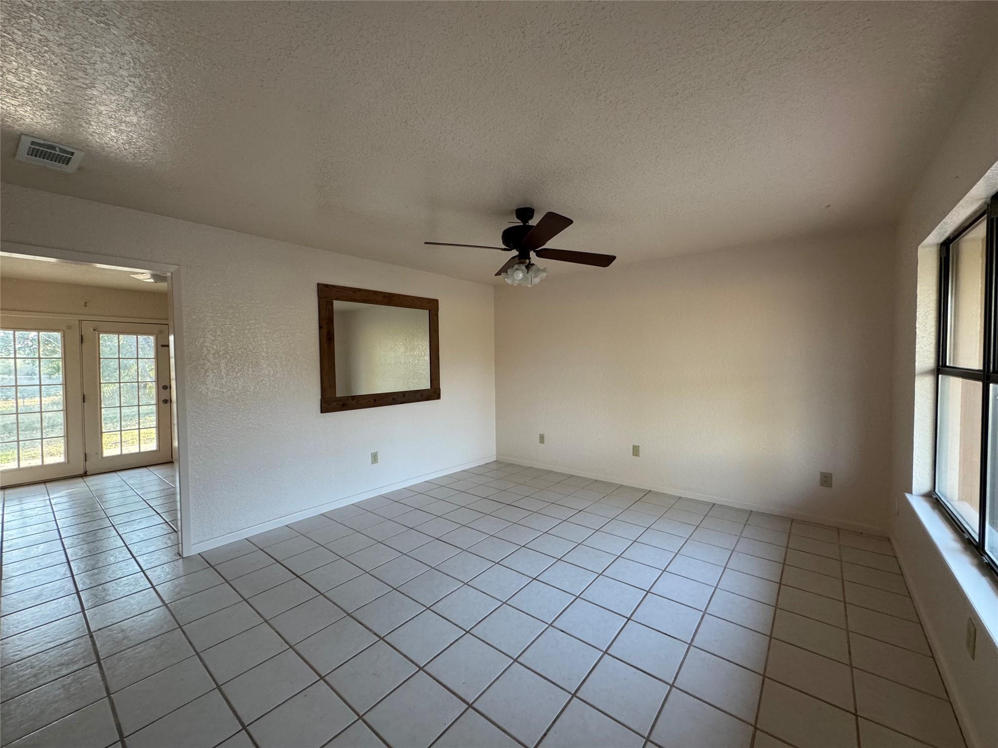 163 Robinson Rd, Lockhart, TX 78644