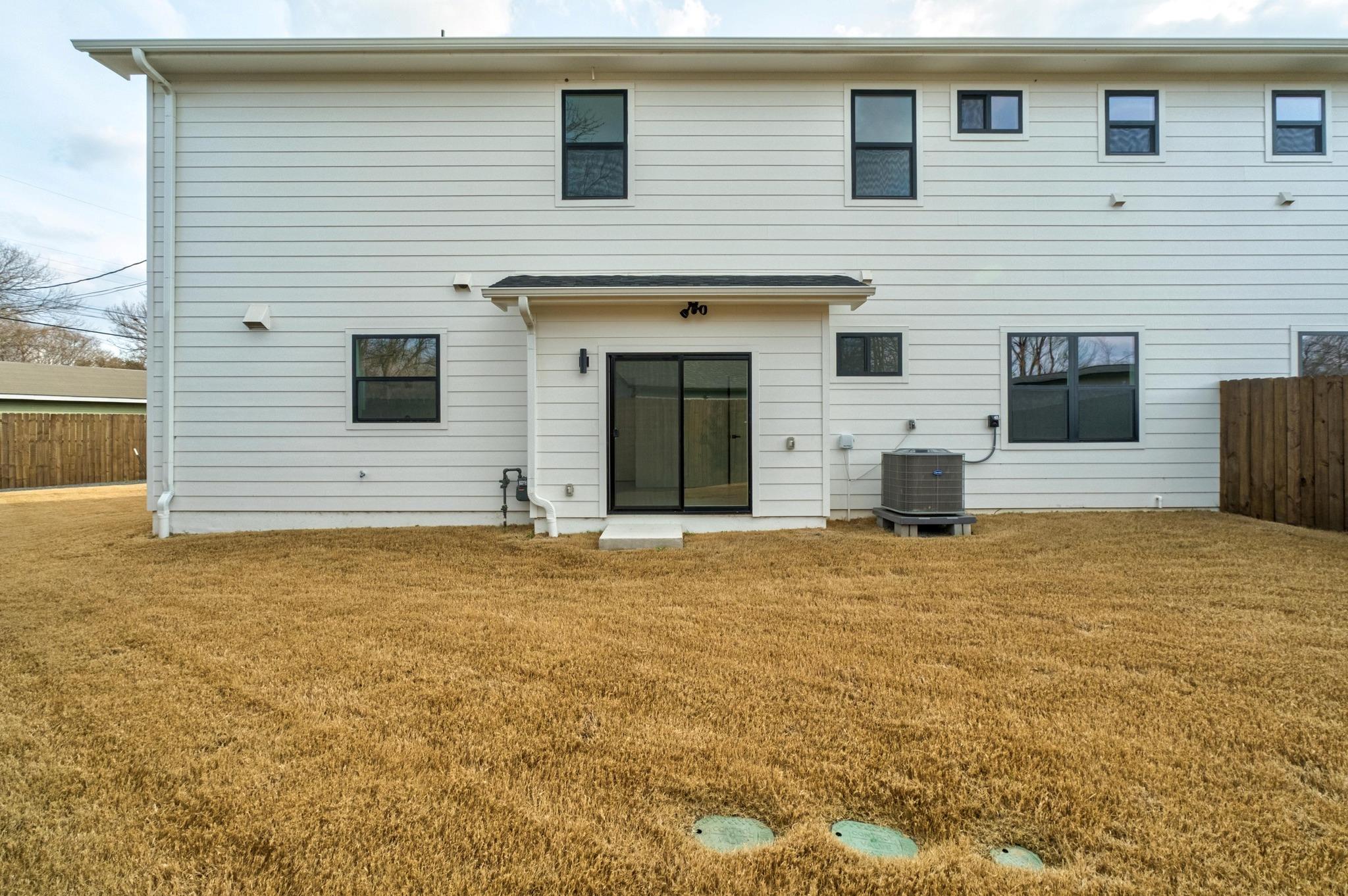 1500 Sylvan Glade # 1B, Austin, TX 78745