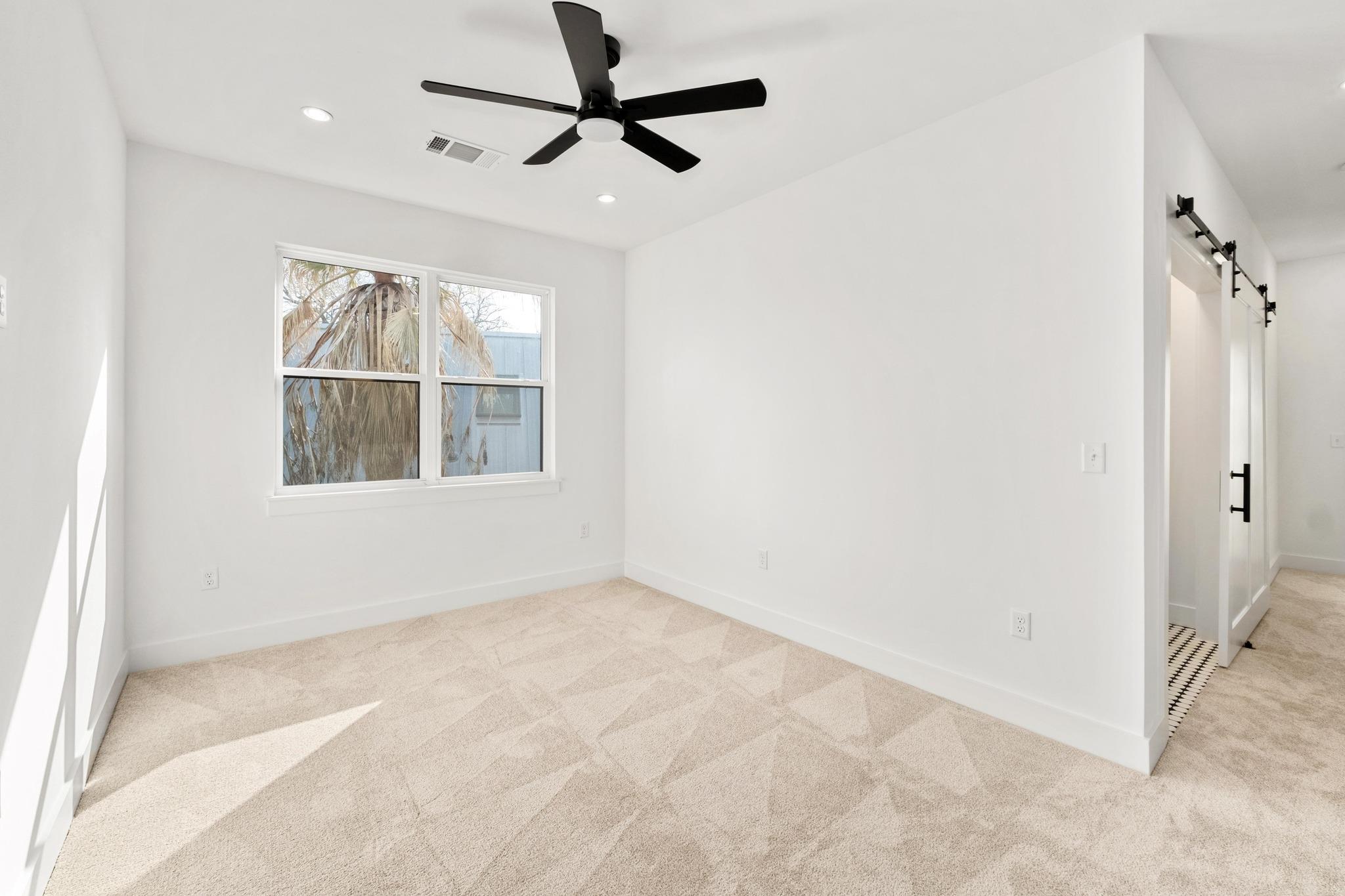 1500 Sylvan Glade # 2B, Austin, TX 78745