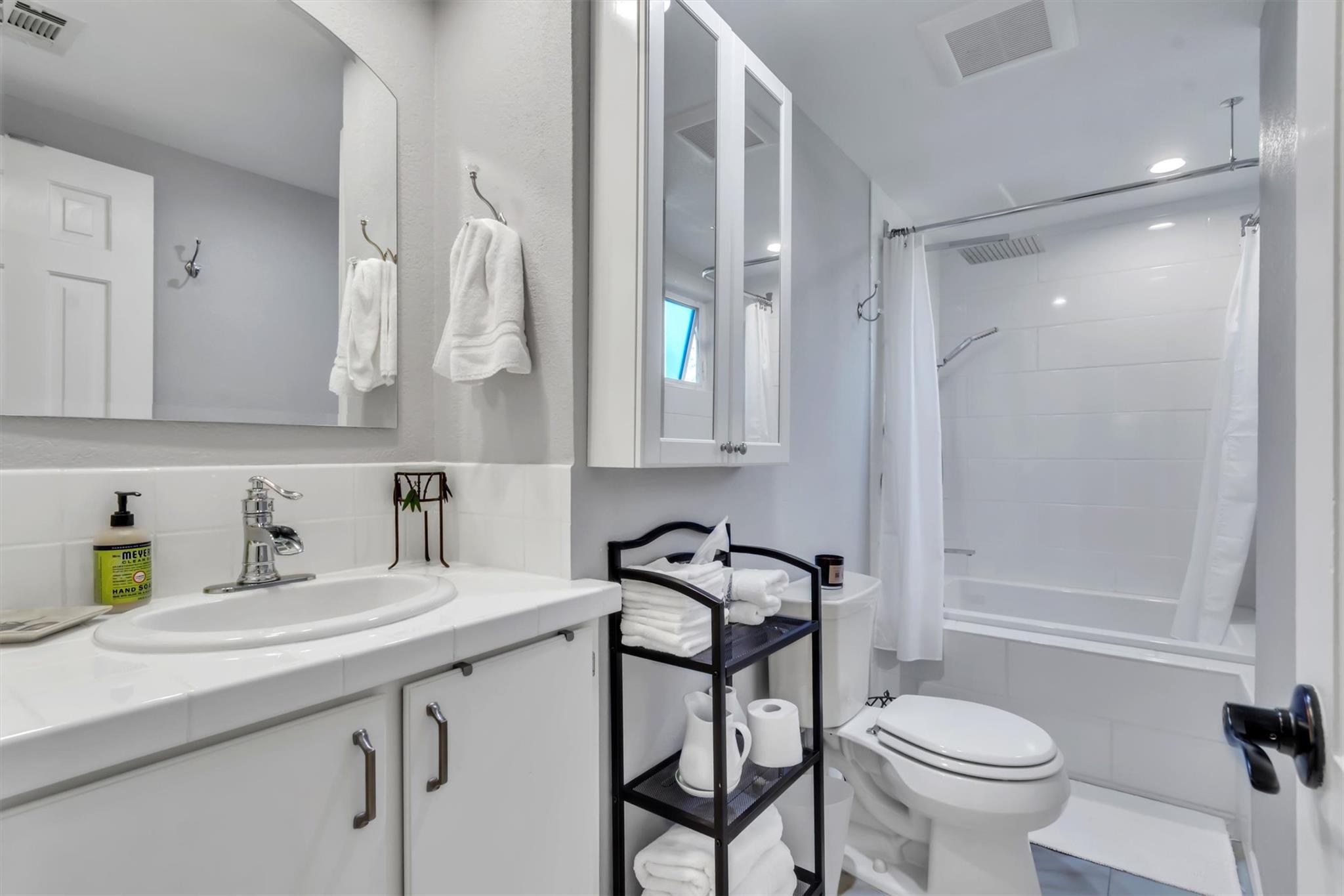 16 El Conejo Trl # A/B, Wimberley, TX 78676