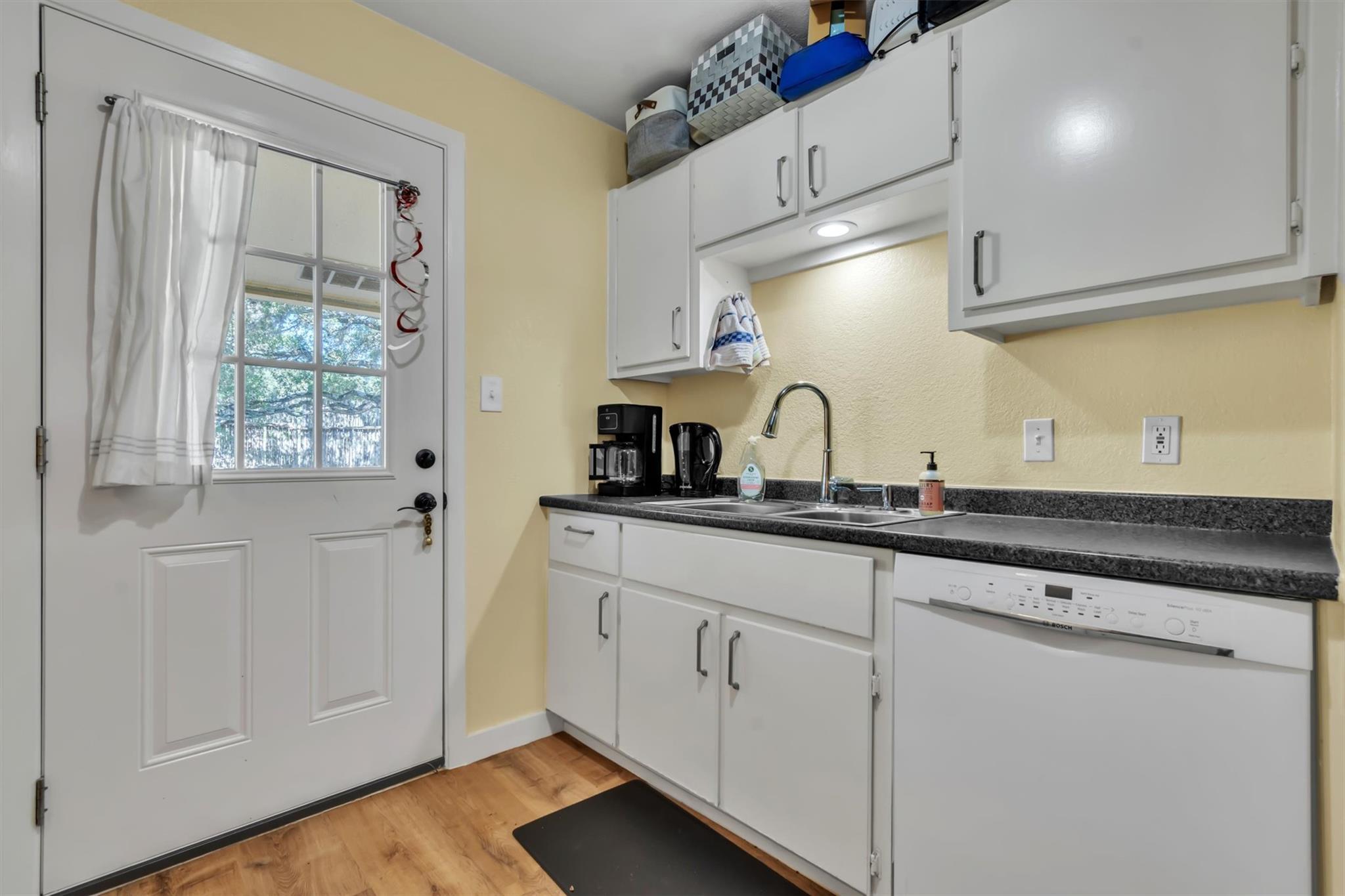 16 El Conejo Trl # A/B, Wimberley, TX 78676