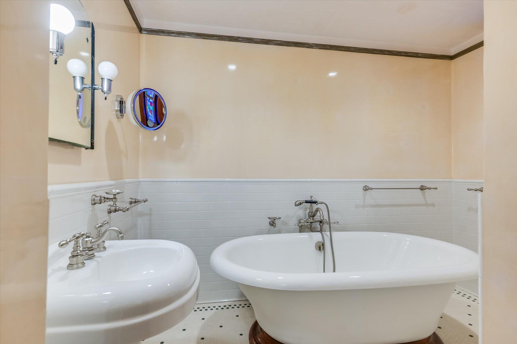 400 Academy Dr, Austin, TX 78704