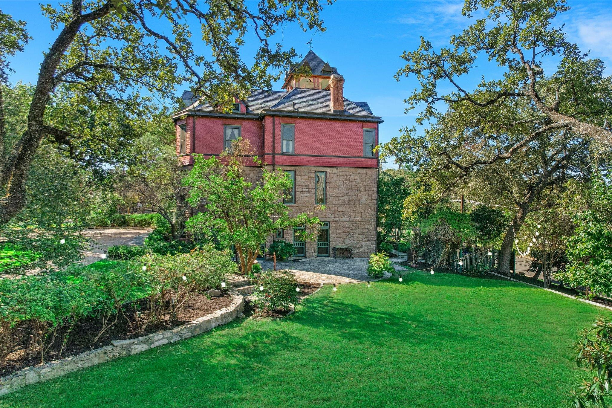 400 Academy Dr, Austin, TX 78704