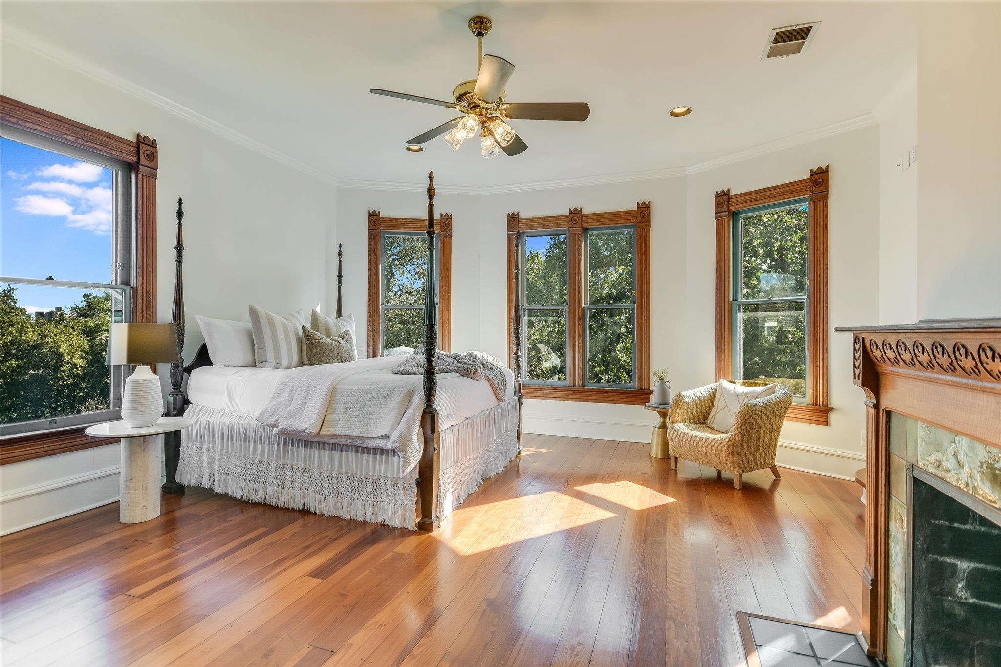 400 Academy Dr, Austin, TX 78704