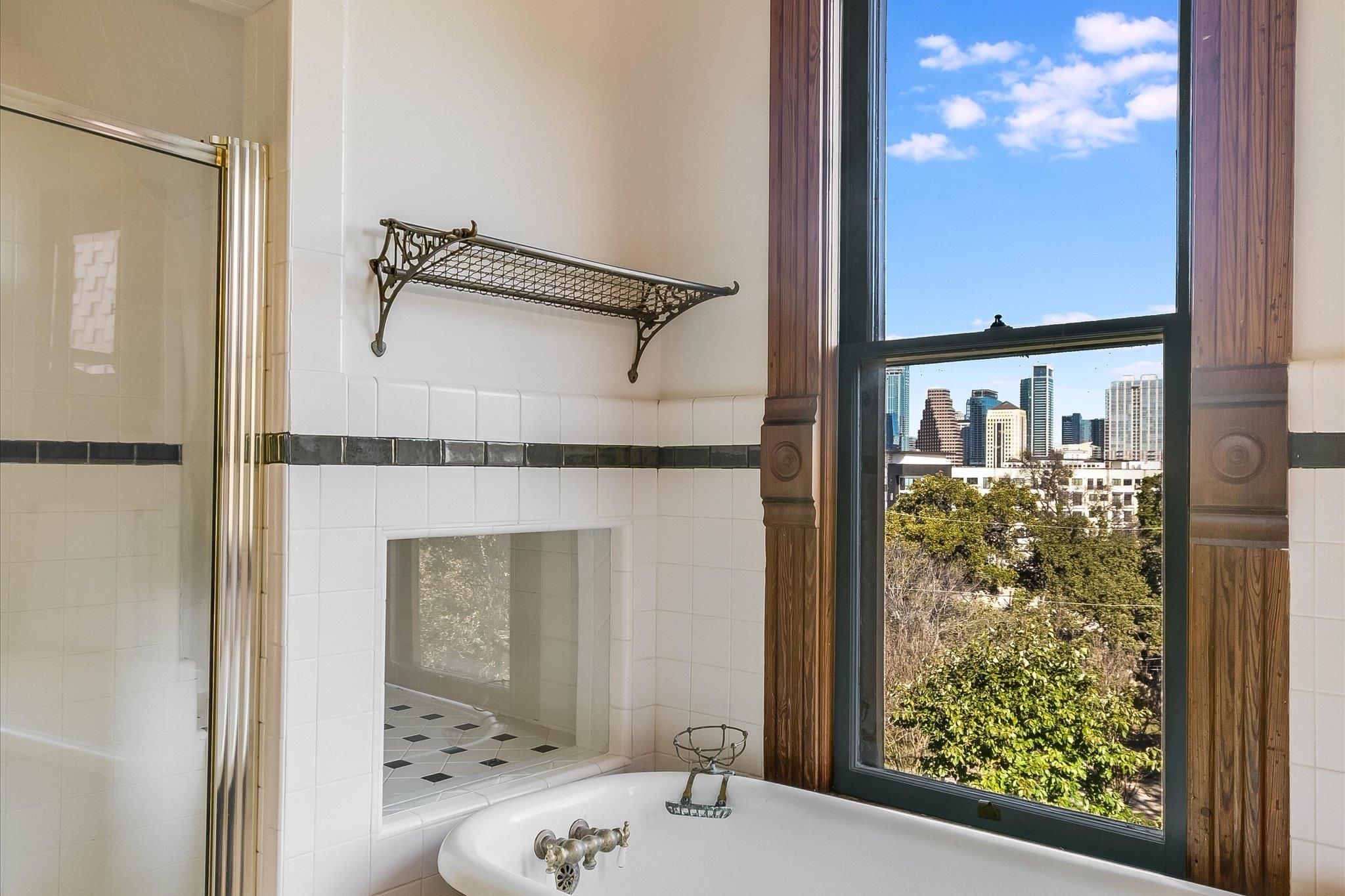 400 Academy Dr, Austin, TX 78704