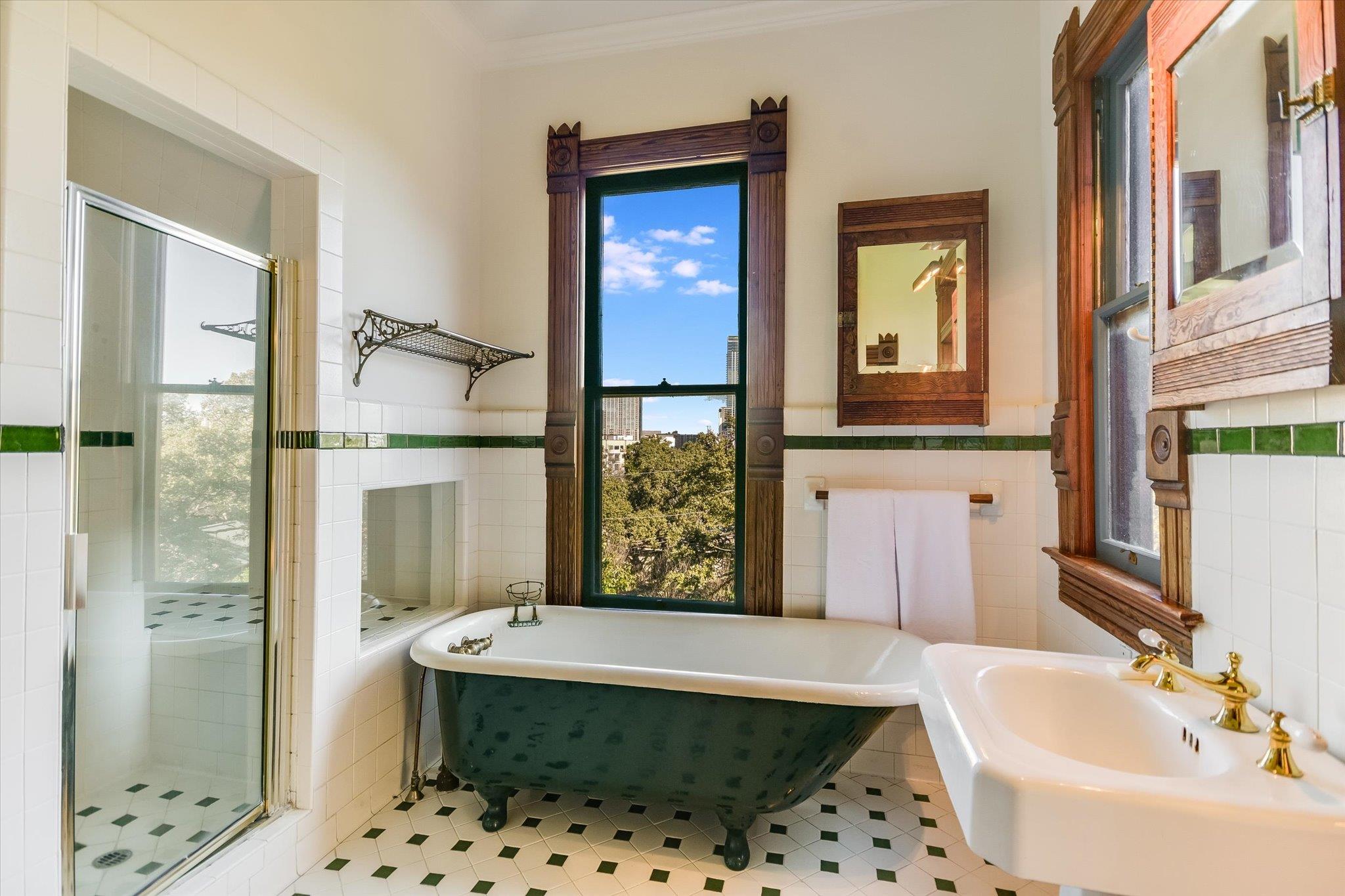 400 Academy Dr, Austin, TX 78704